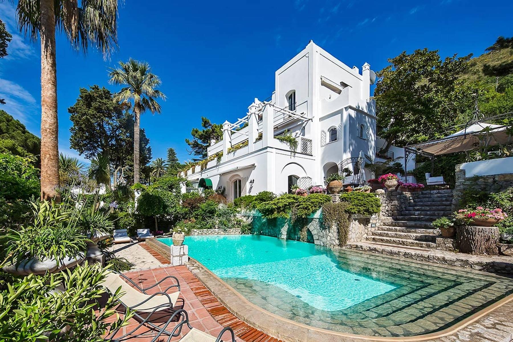 Villa exceptionnelle du XIXe siècle à Capri - 1