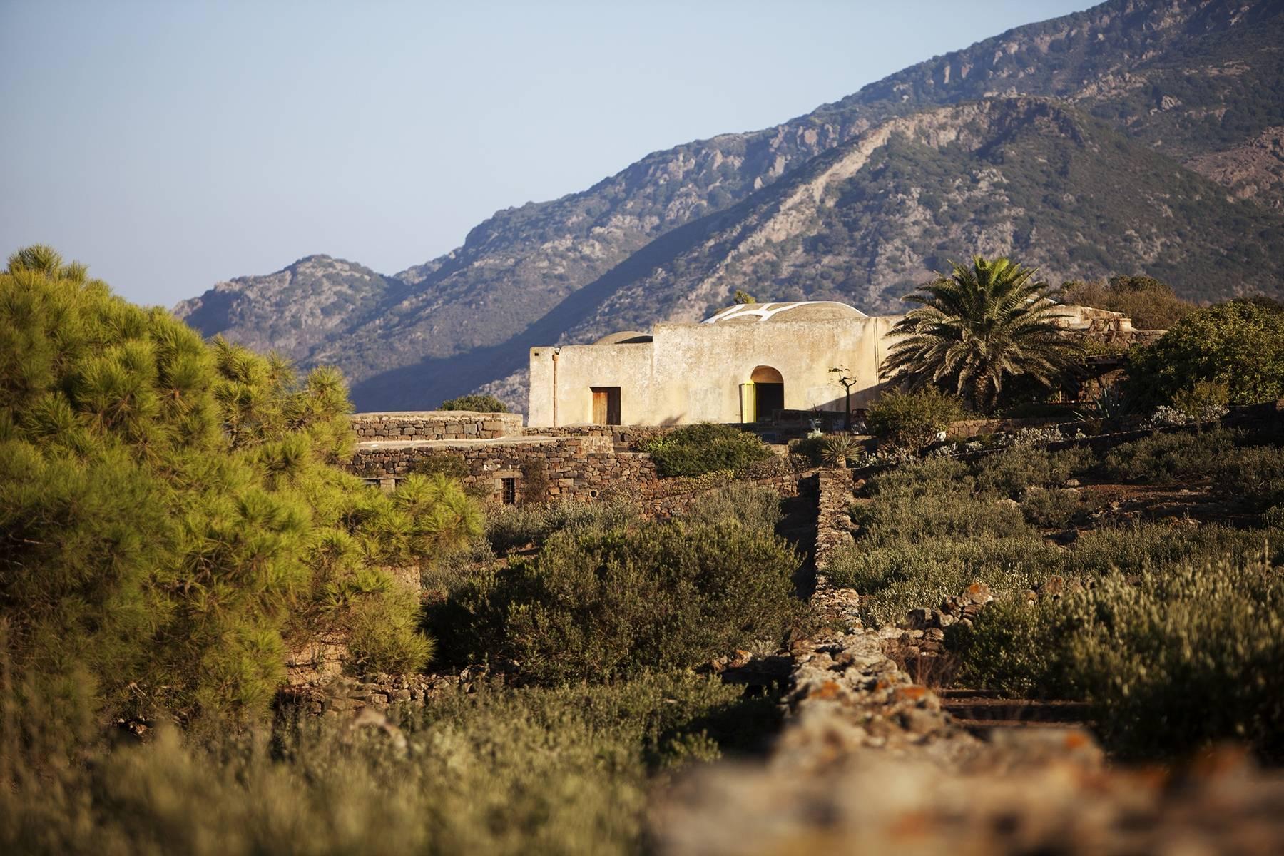 Una villa storica con una vista spettacolare sul Mediterraneo - 2