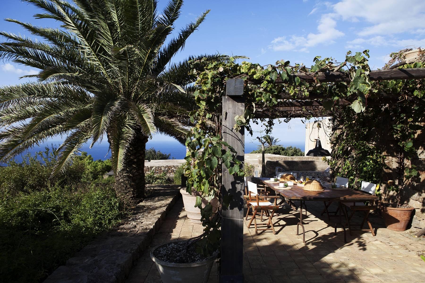 A historical villa with a spectacular view of the Mediterranean - 12