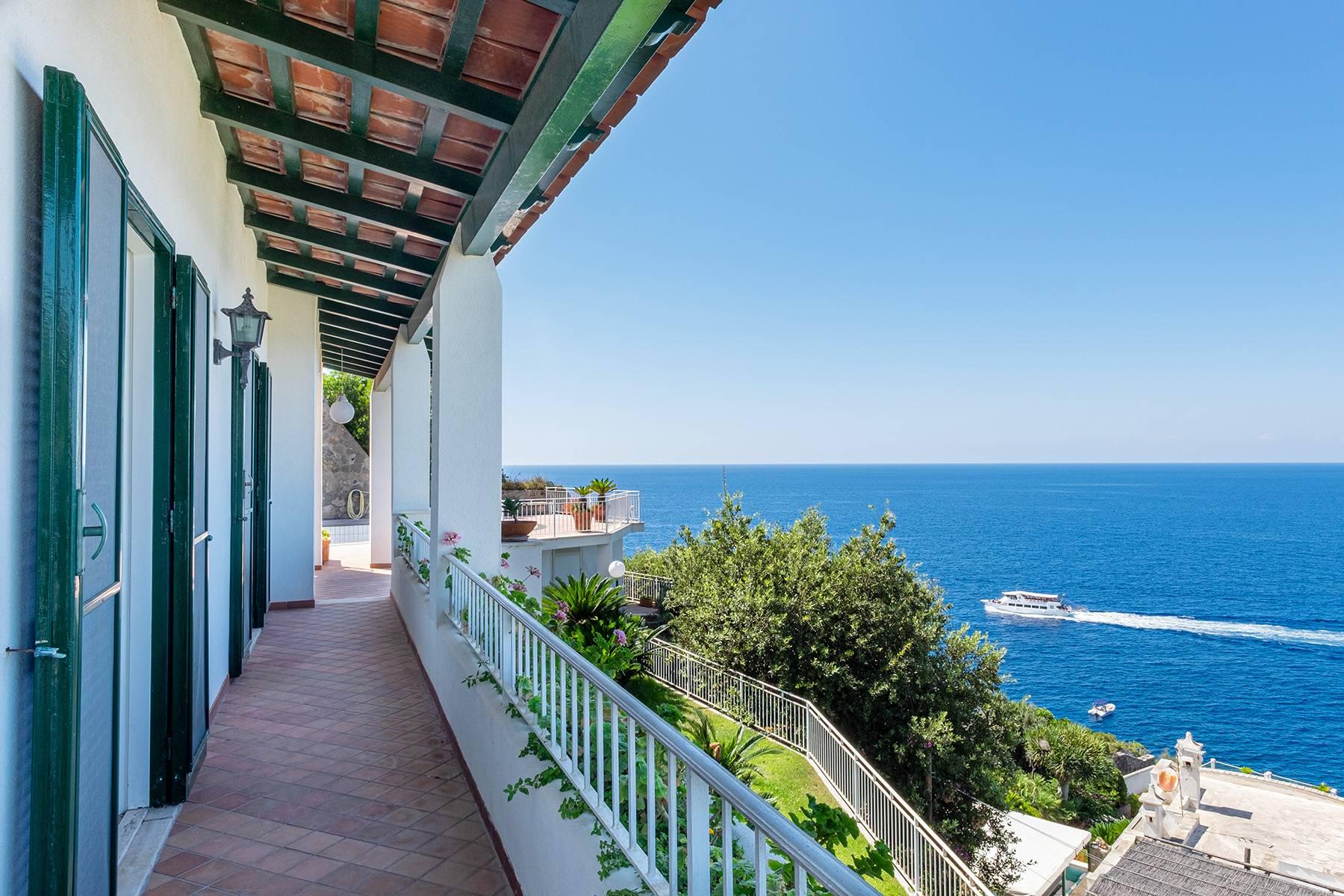 Villa méditerranéenne pied dans l'eau avec piscine et accès privé à la mer - 10