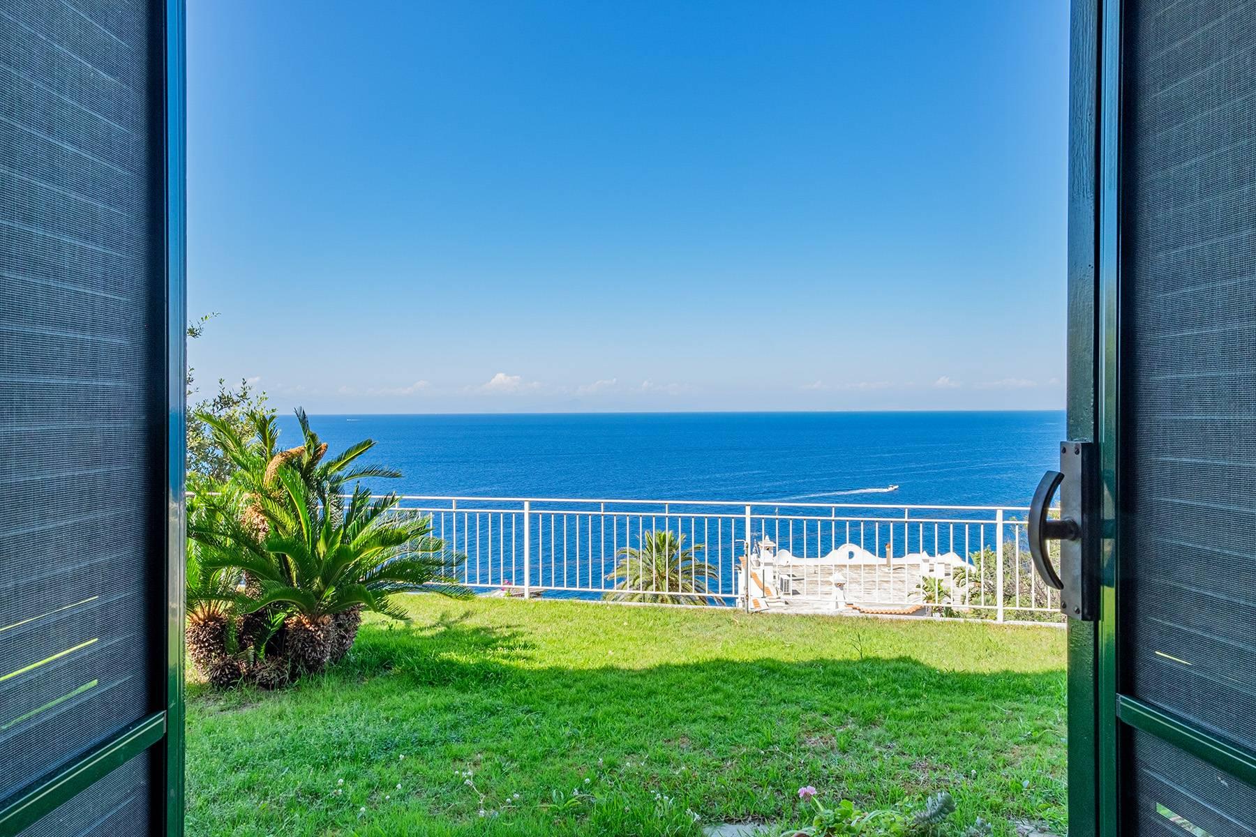 Villa méditerranéenne pied dans l'eau avec piscine et accès privé à la mer - 5