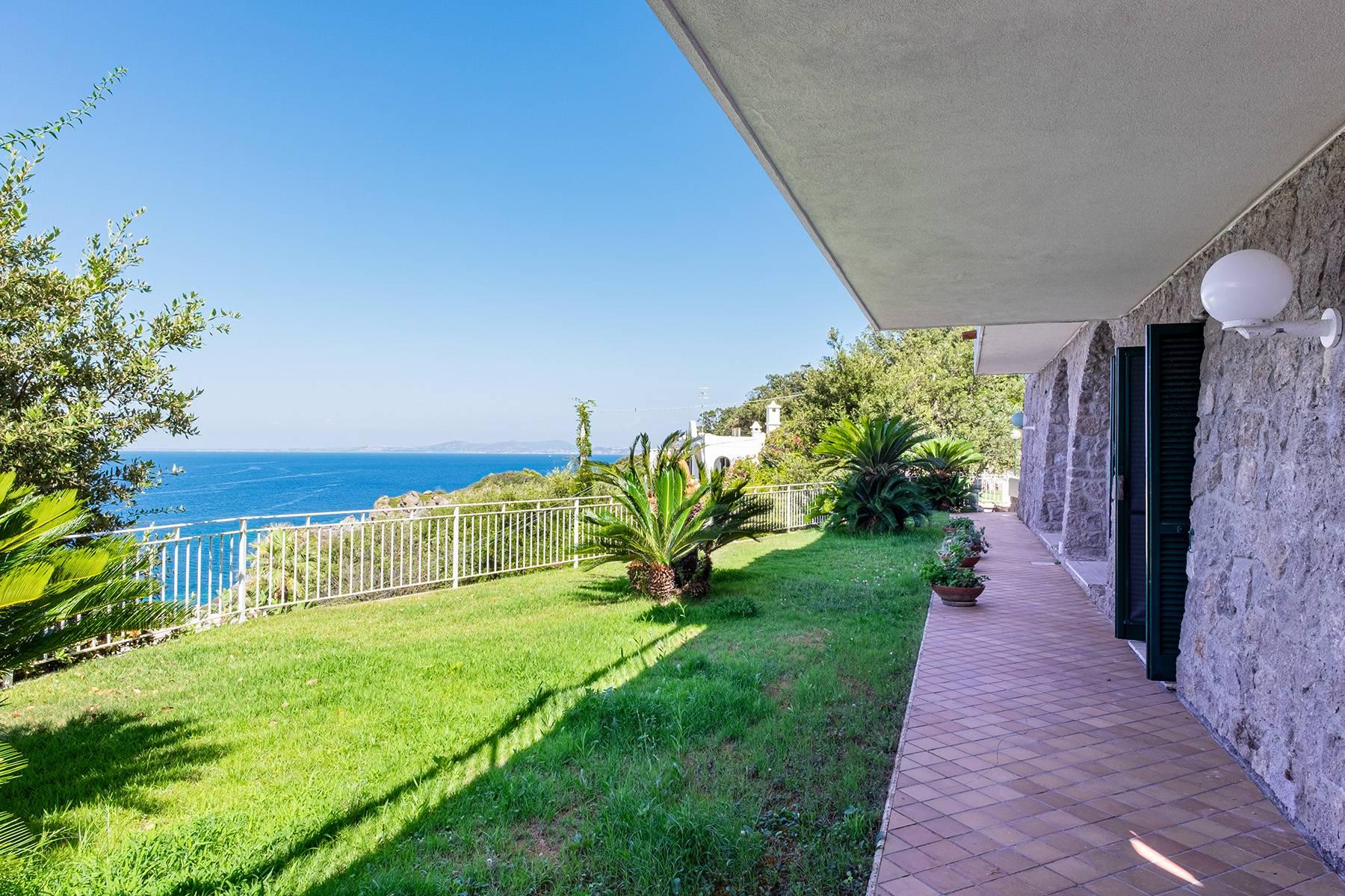 Mediterranean Villa pied dans l'eau with pool and private access to the sea - 22