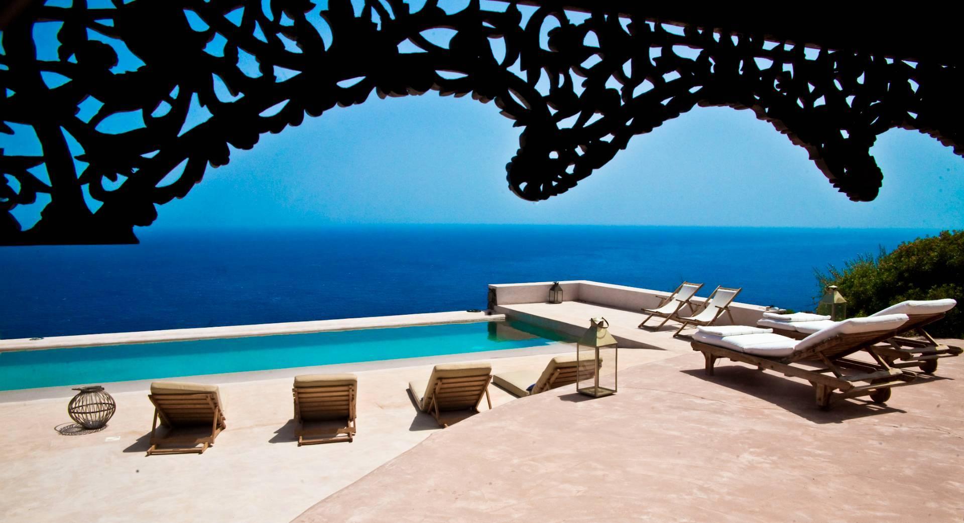 A traditional estate with breathtaking views of the Mediterranean - 12