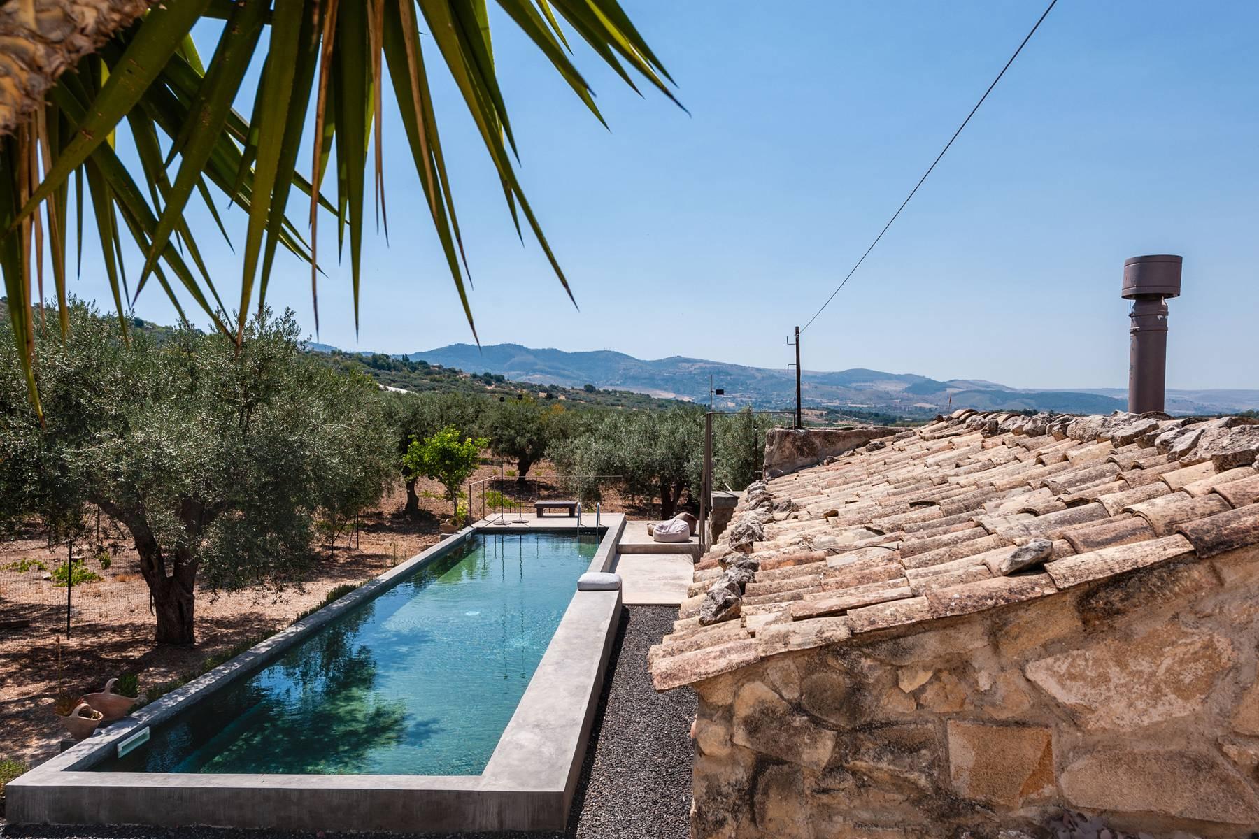 Maison de campagne avec piscine surplombant la campagne sicilienne - 18