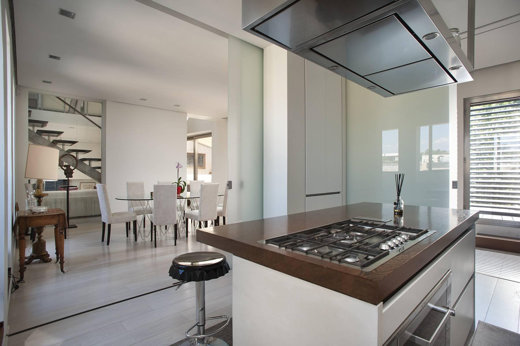 Extraordinarily modern penthouse with panoramic terraces in the beating heart of Rome - 3
