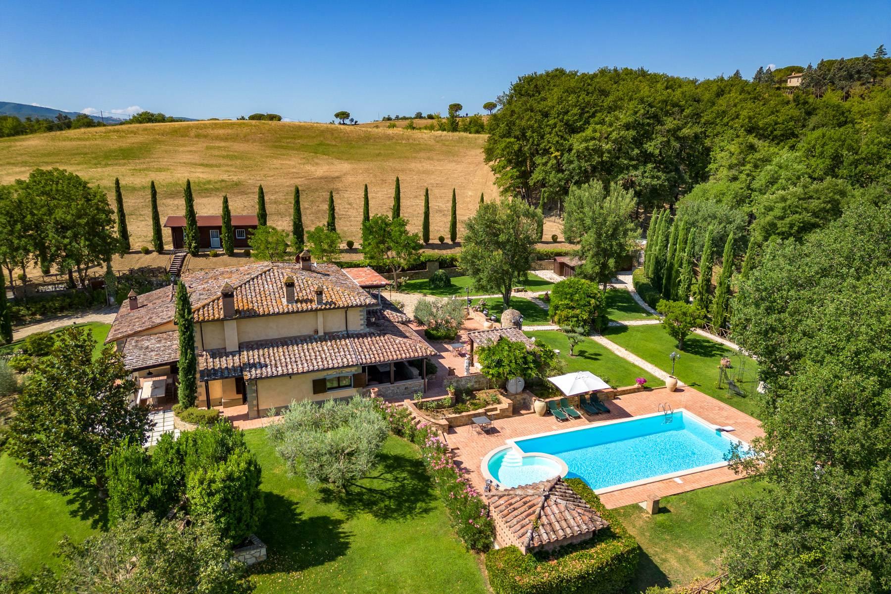 Luxury villa with pool and horse facilities in Panicale - 3