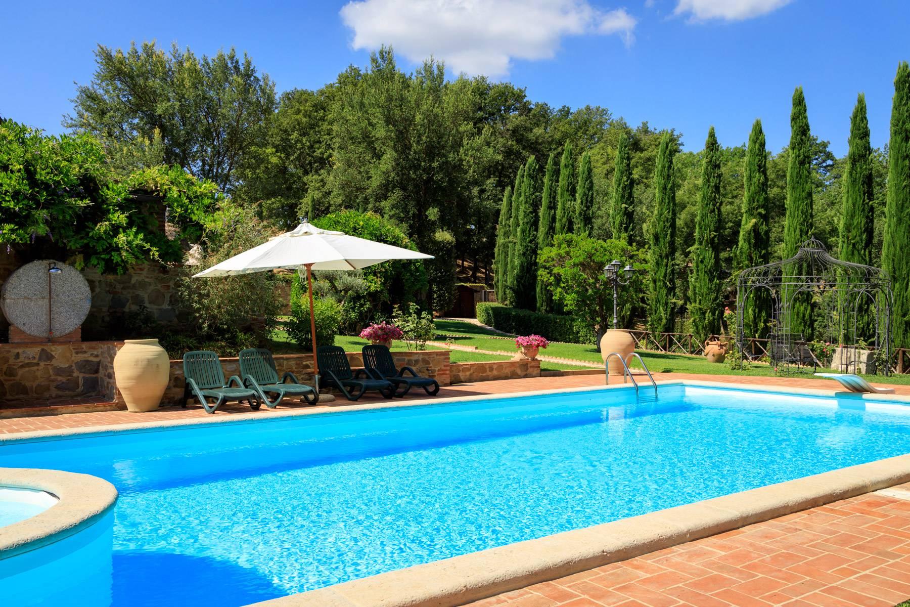 Luxury villa with pool and horse facilities in Panicale - 9