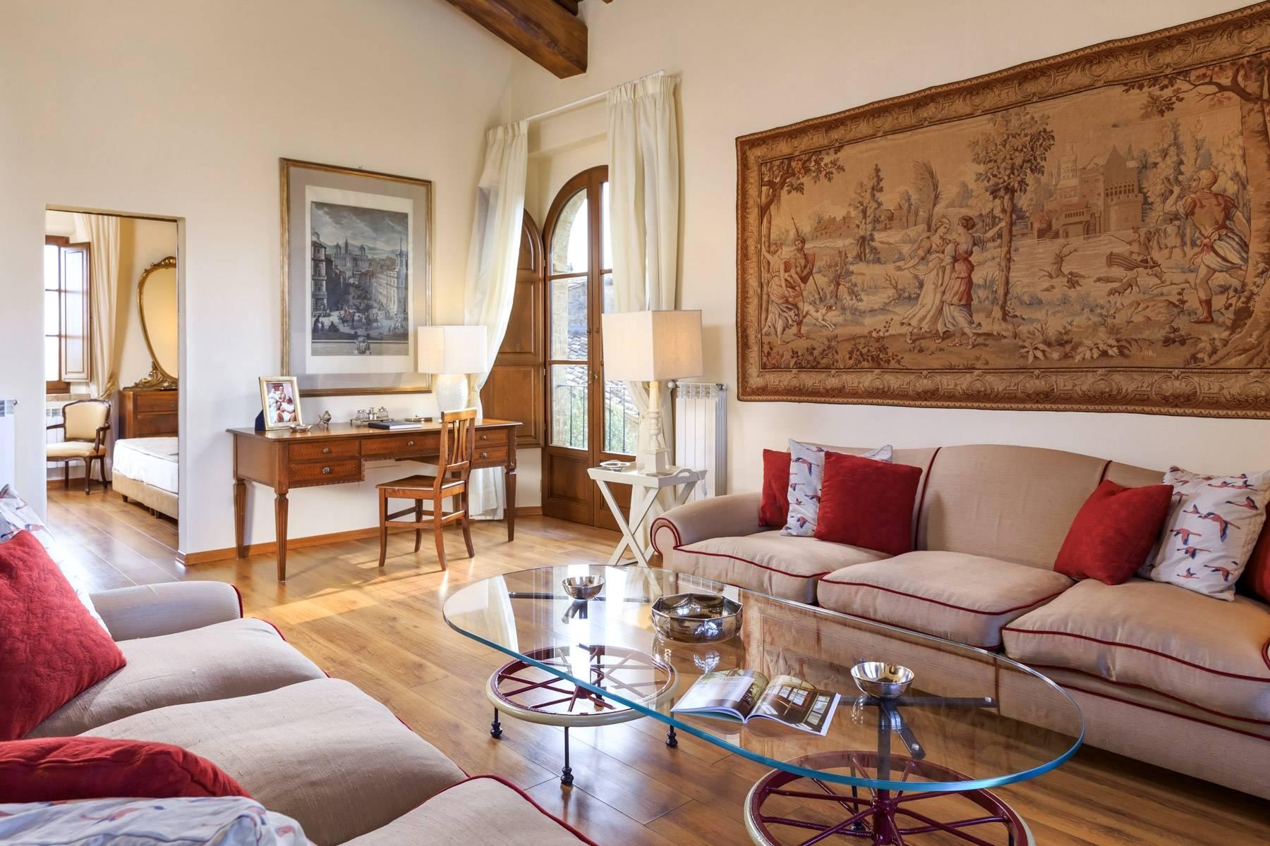A charming estate in the picturesque Tuscan countryside - 3