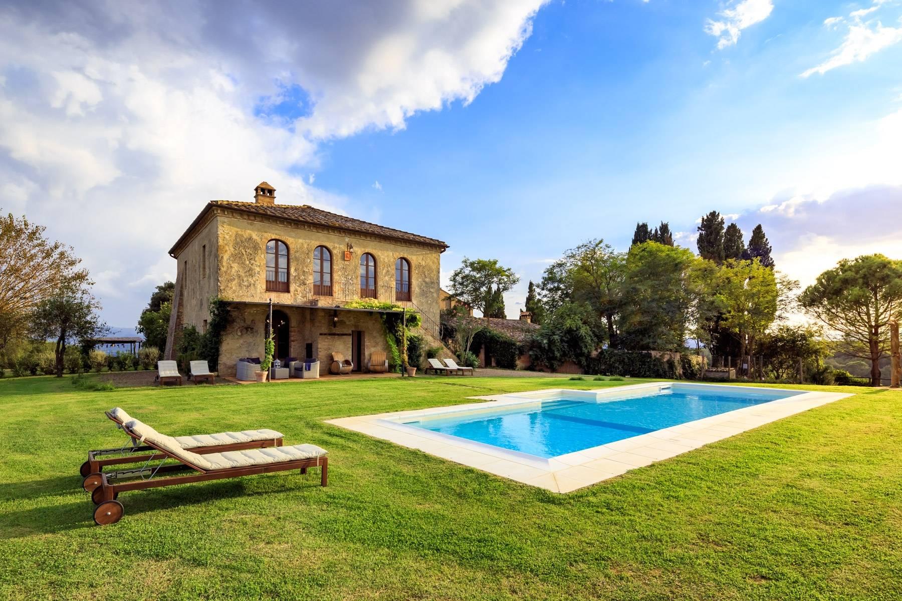 A charming estate in the picturesque Tuscan countryside - 1