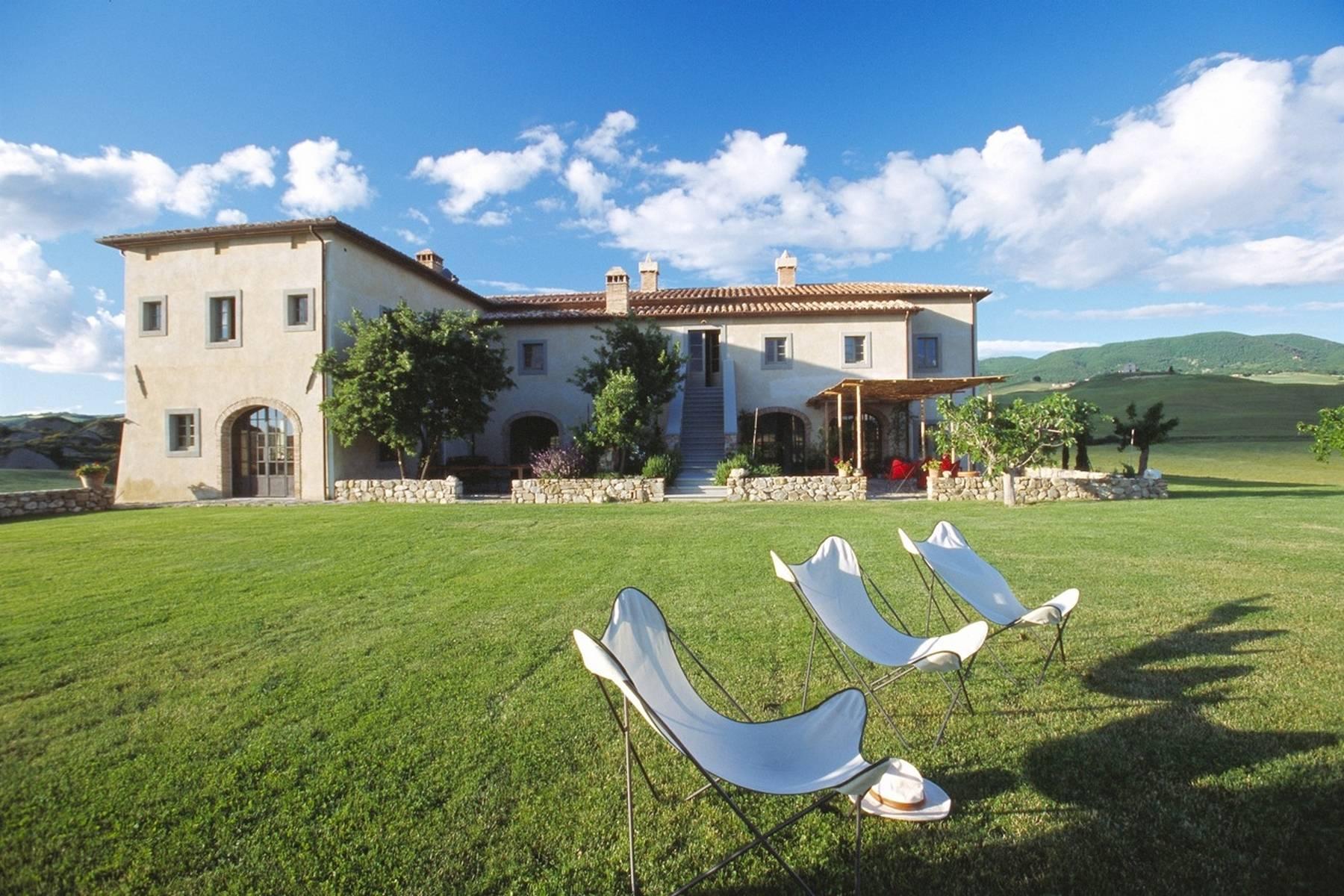 A majestic villa in the middle of the Tuscan countryside - 1