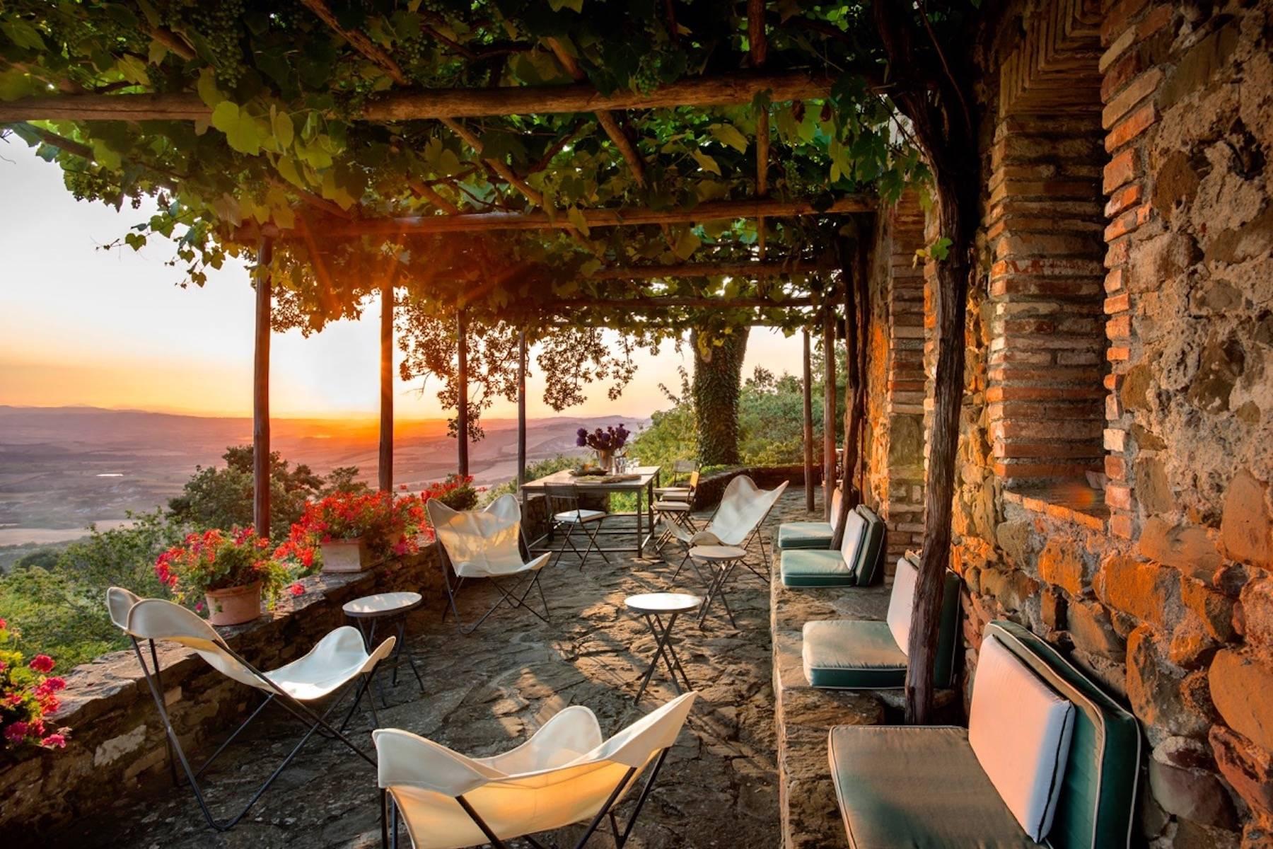 A charming rural villa situated in the idyllic Val d'Orcia - 1
