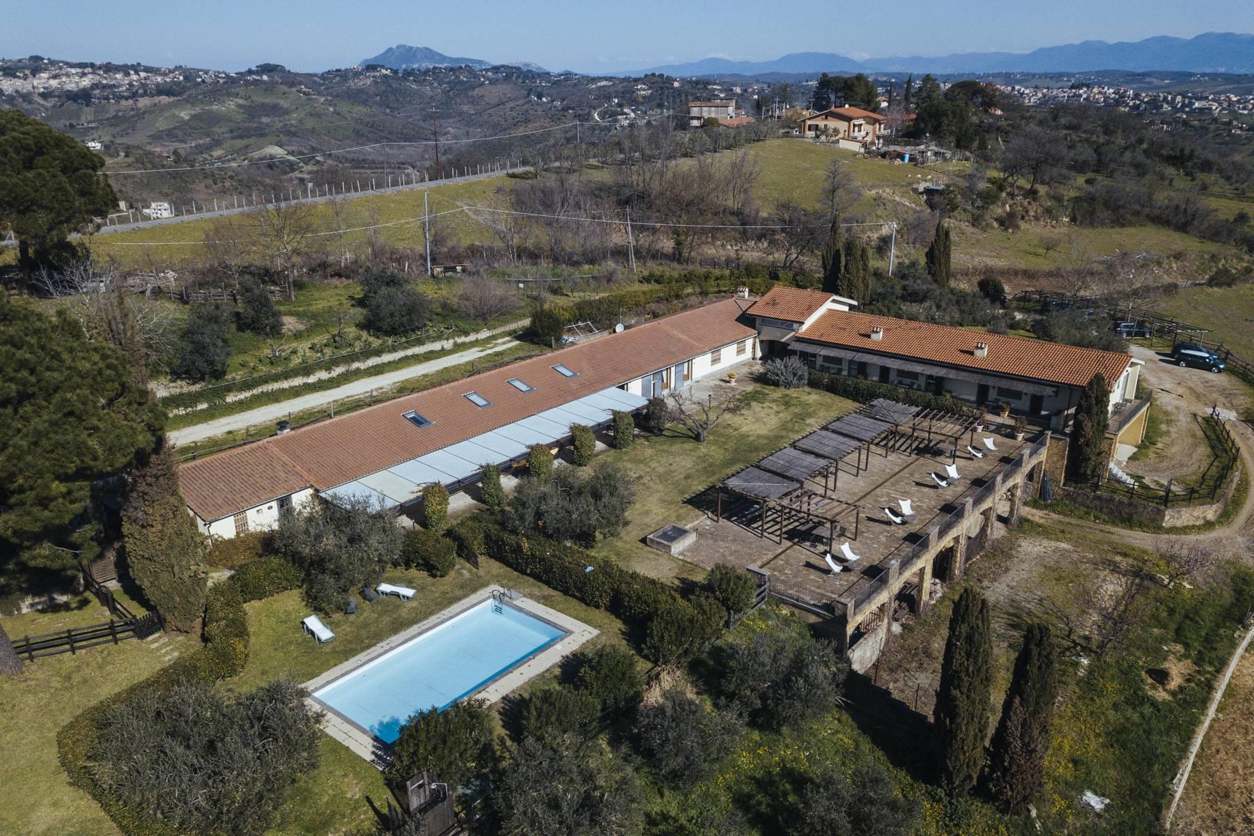 Country Resort in an enchanting location with pool and 3ha of park out of Rome - 7