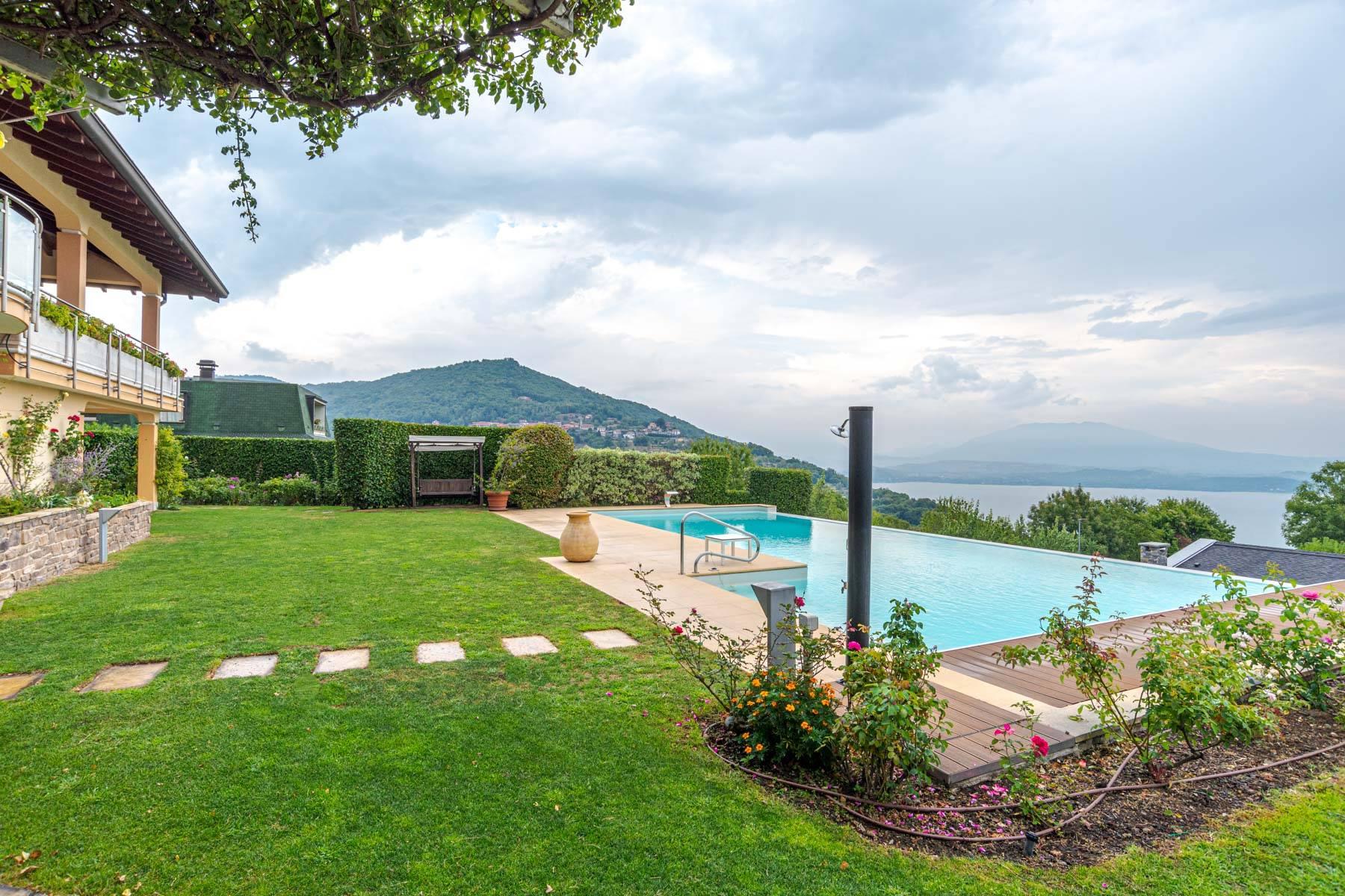 Außergewöhnliche Aussichtslage für diese erhabene Villa am Lago Maggiore - 2