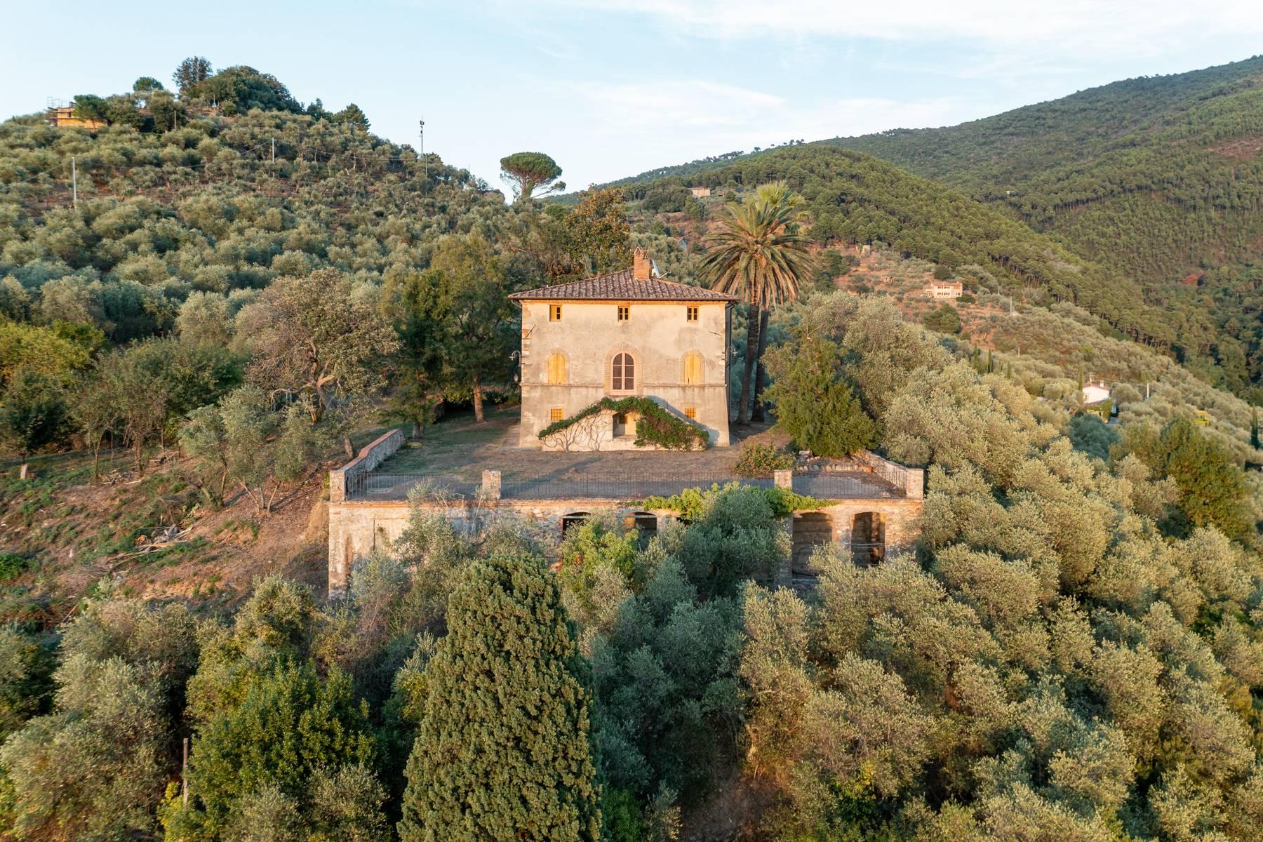 Wunderschöne Villa mit herrlichem Blick auf dem Land von Lucca - 1