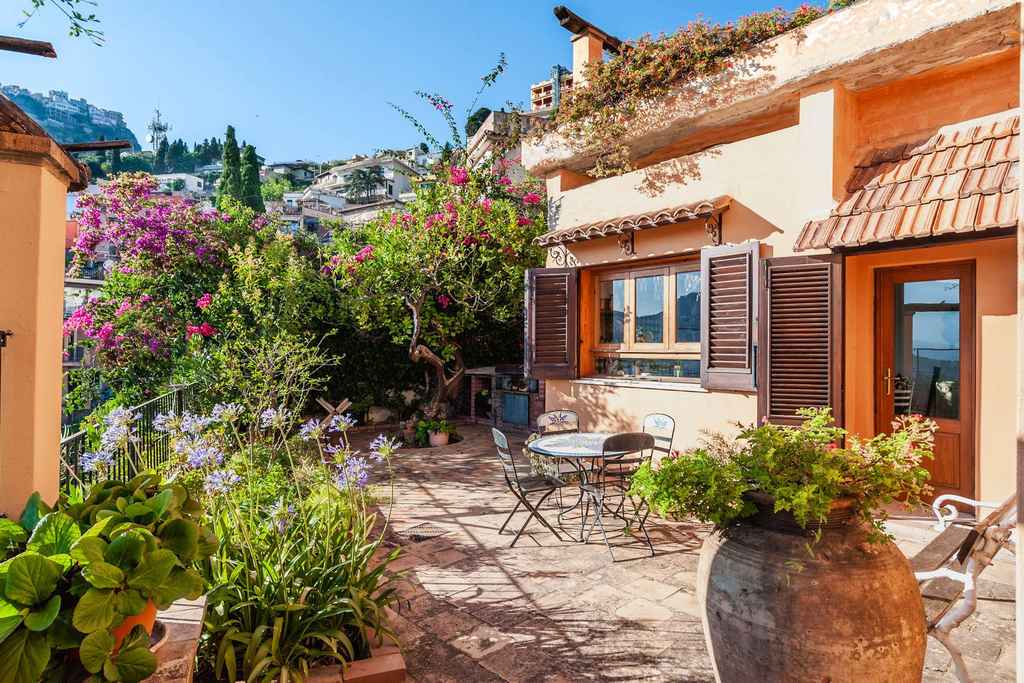 Villa sea view with garden in Taormina Freestanding House Taormina