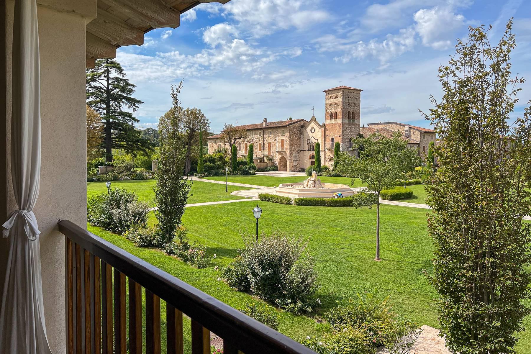Elegantes Apartment mit Terrasse im exklusiven Chervò San Vigilio Golf Club - 1