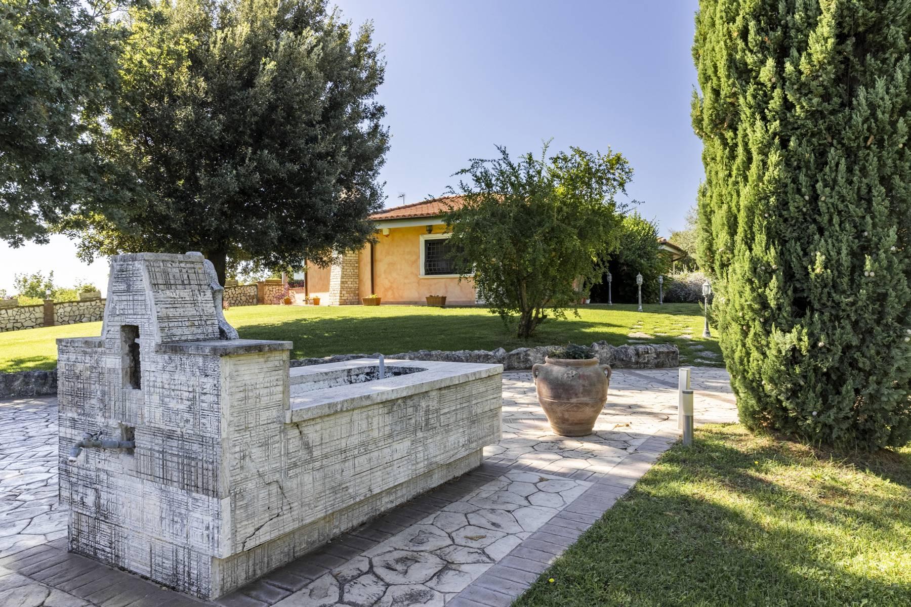 Modern villa with swimming pool nearby Rome - 4