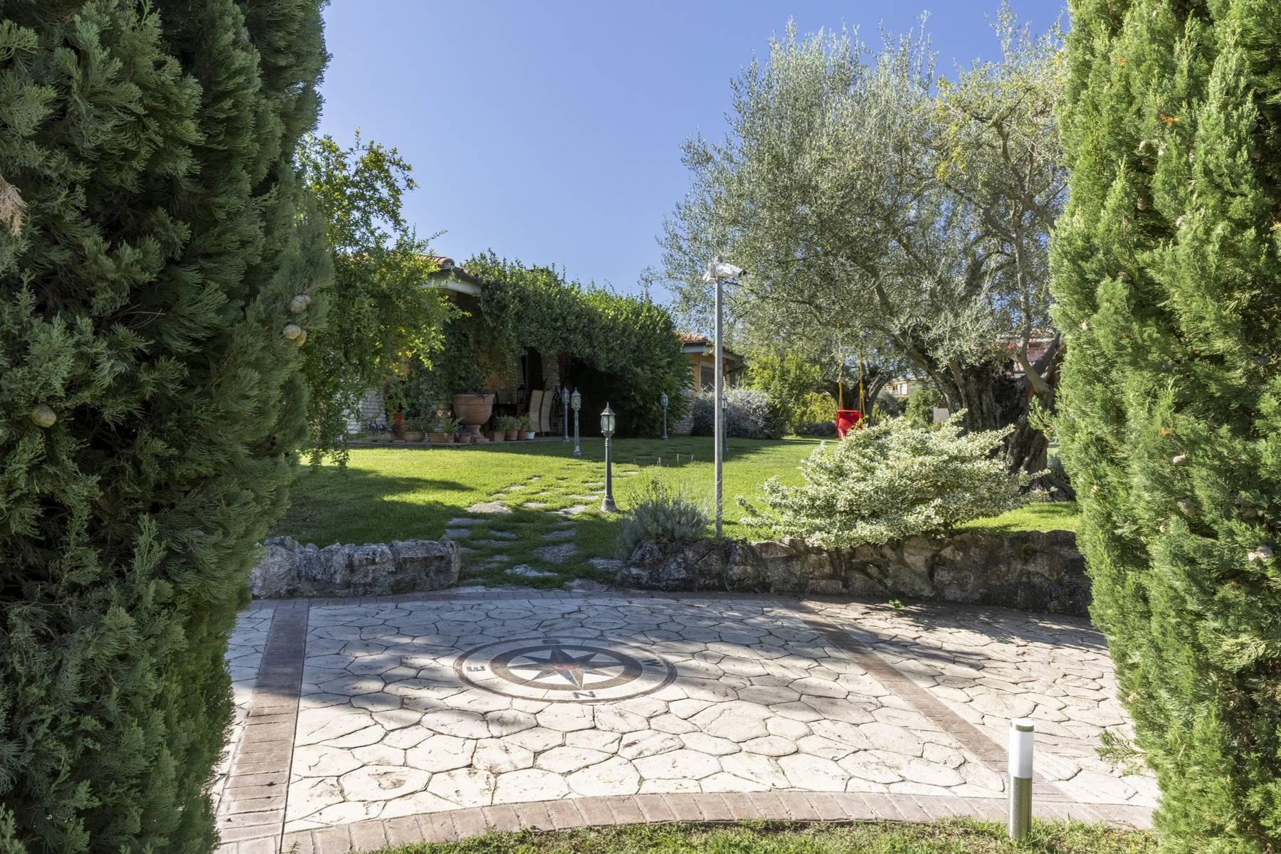 Modern villa with swimming pool nearby Rome - 10