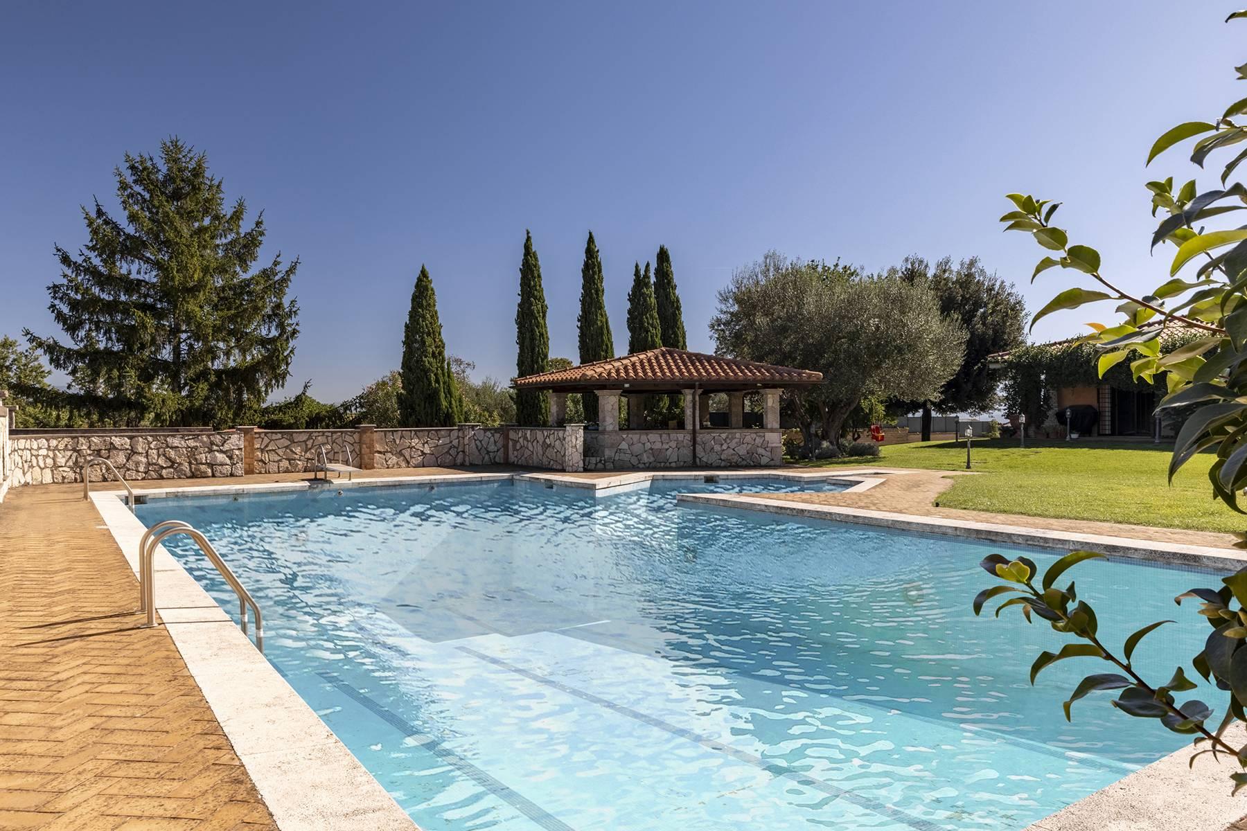 Moderna villa con piscina a due passi da Roma - 13