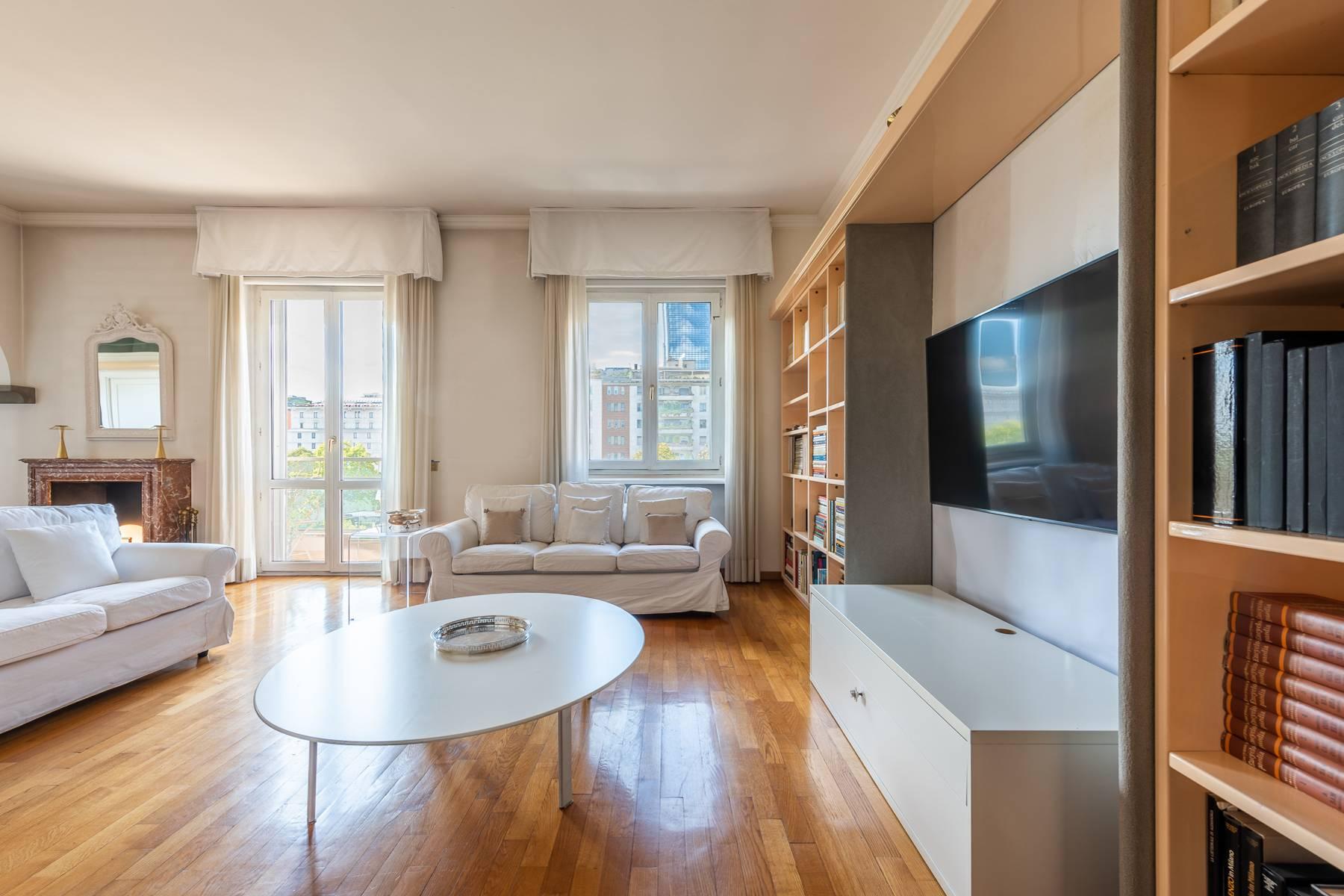 Bright and elegant apartment with garage in Piazza della Repubblica - 5