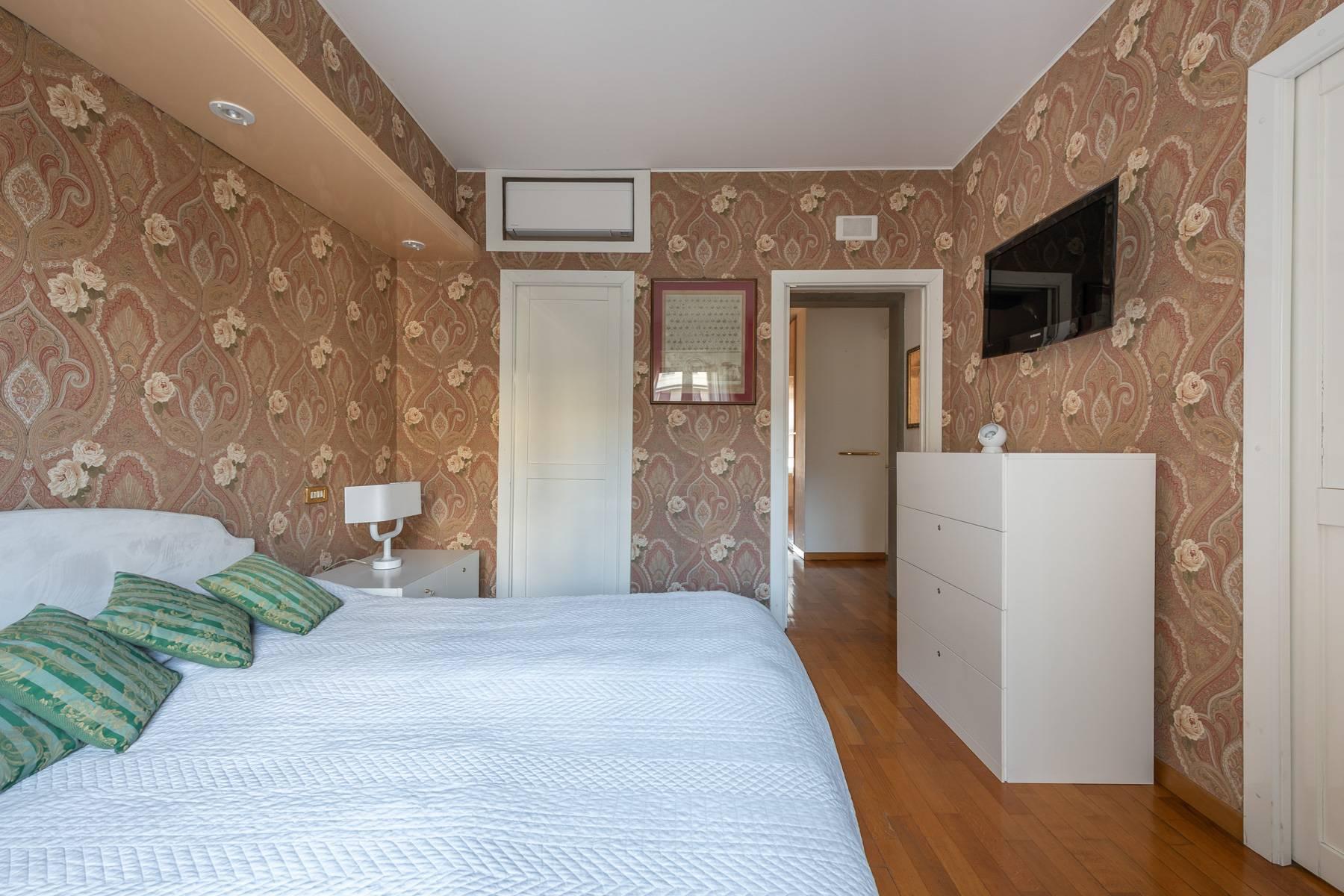 Luminoso ed elegante appartamento con box in Piazza della Repubblica - 19
