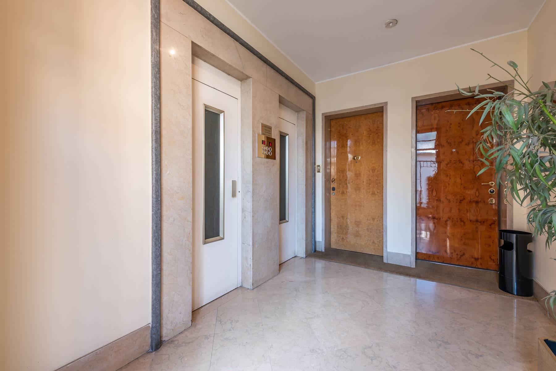 Bright and elegant apartment with garage in Piazza della Repubblica - 25