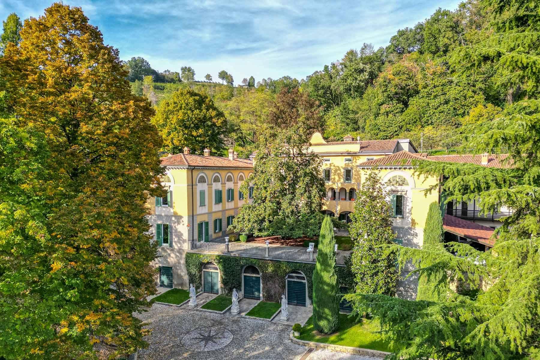 Antike Villa mit Park - 1