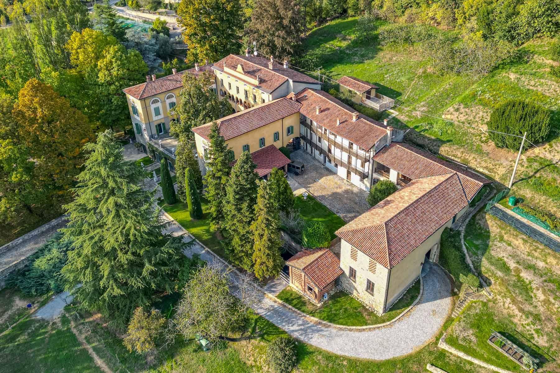 Splendid historic villa with park - 27