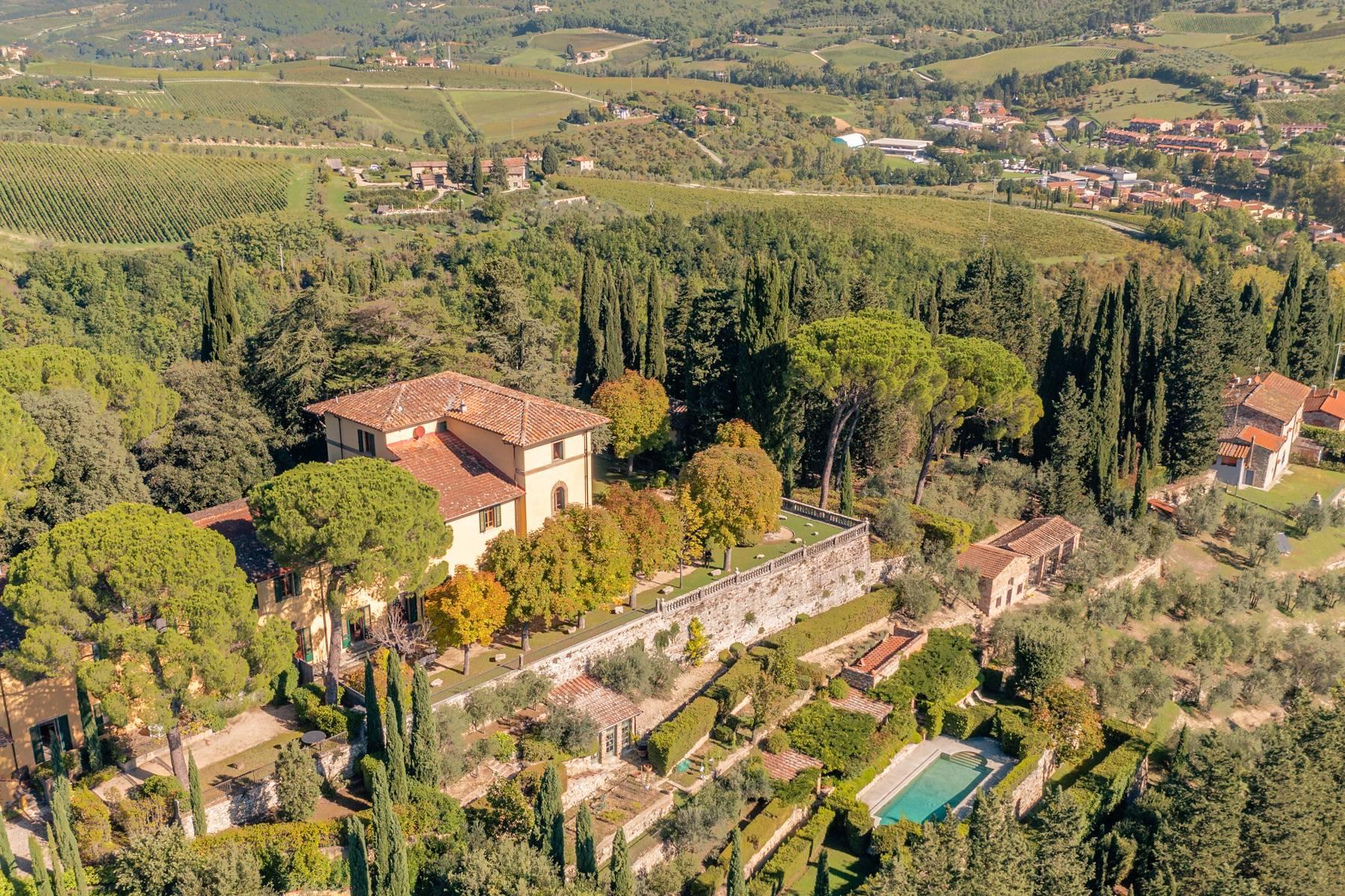 Superbe domaine de 3 maisons, 2 piscines et oliveraie avec vue imprenable sura la vallée du Chianti - 9