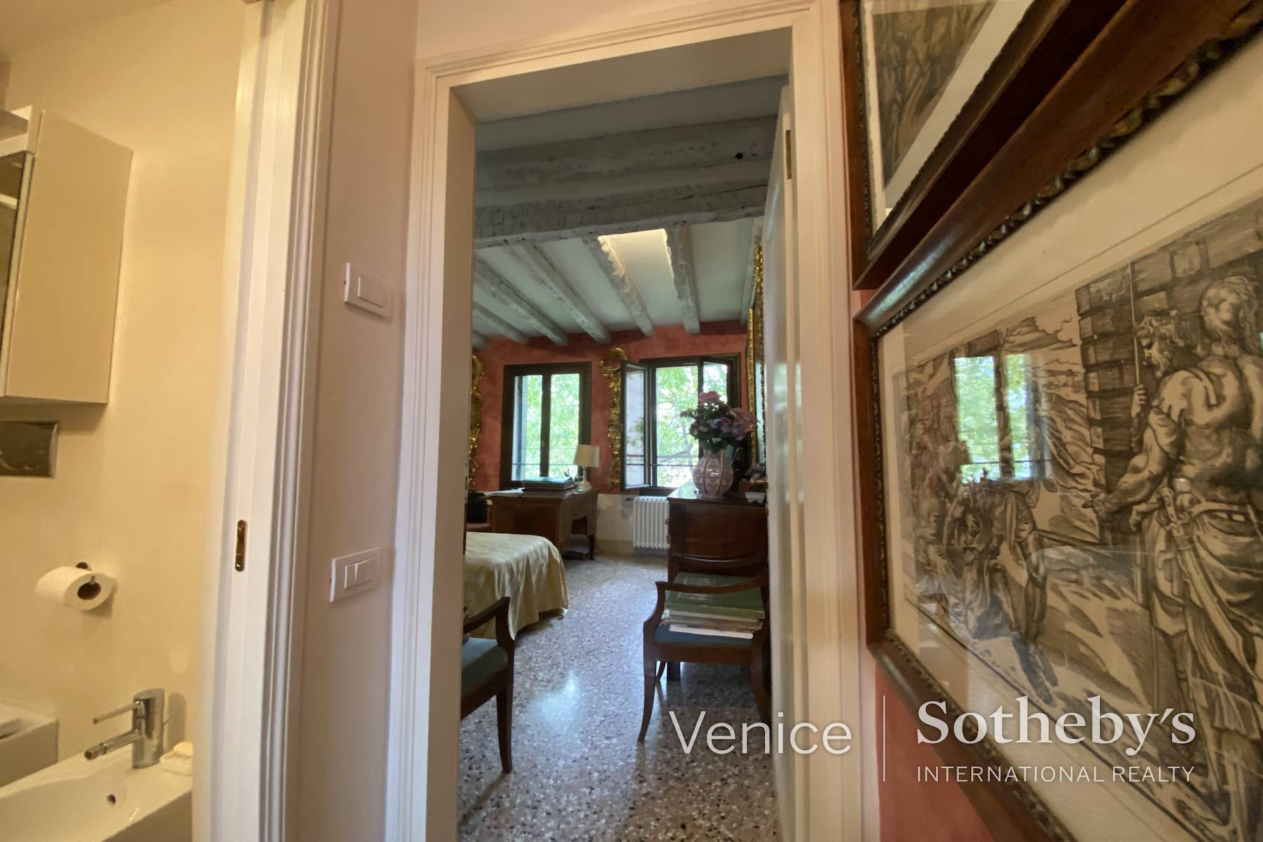 A charming mezzanine apartment in a beautiful Gothic palazzetto - 6