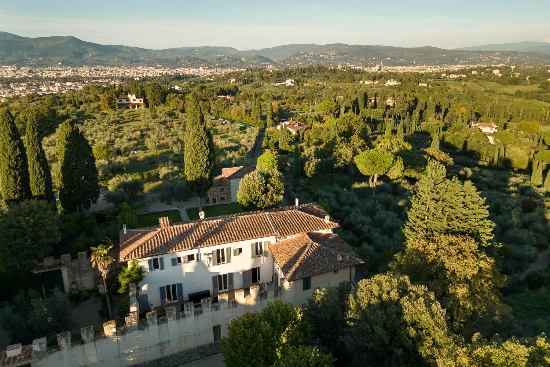 Quintessential luxury in a Florentine villa - 8