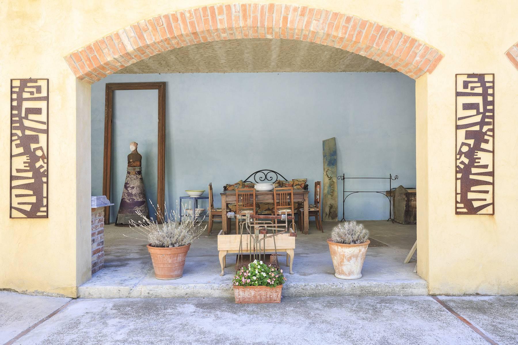 Enchanting historic residence inserted in the center of a suggestive Borgo del Monferrato - 2