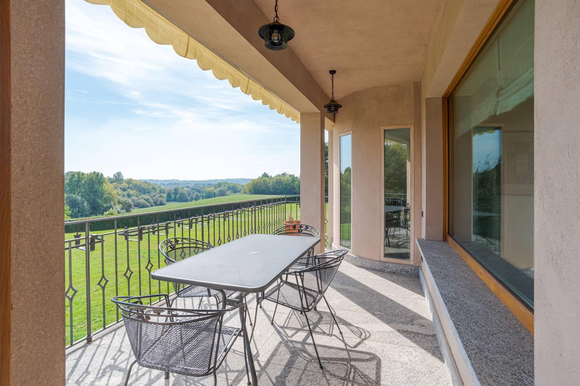 Elegant residential compound immersed in a perfectly groomed private park close to Como - 21