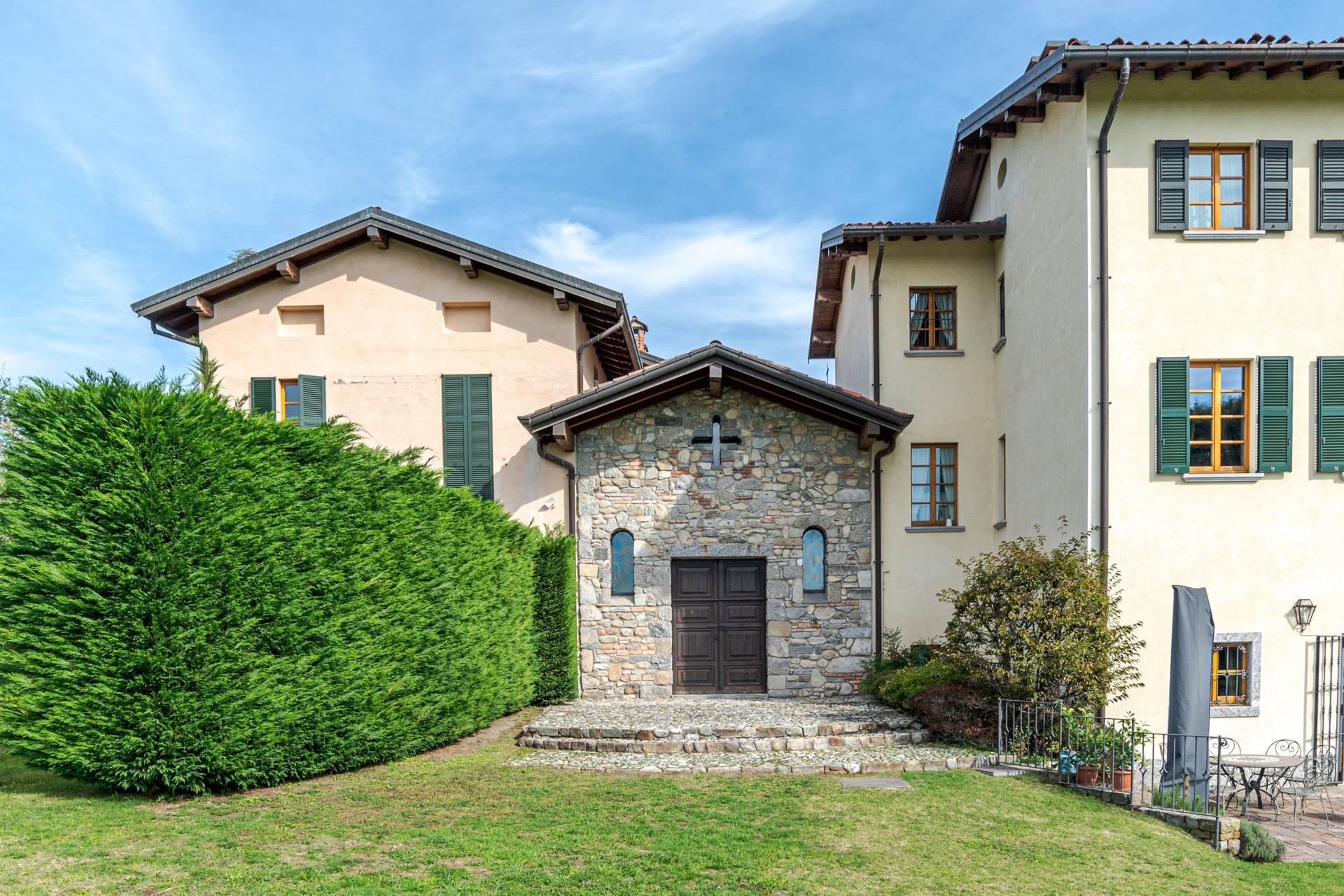 Elegant residential compound immersed in a perfectly groomed private park close to Como - 28