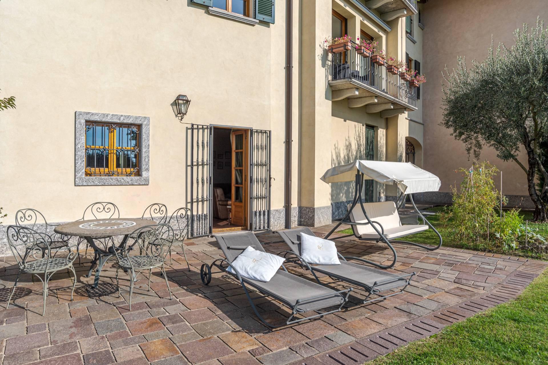 Elegant residential compound immersed in a perfectly groomed private park close to Como - 27