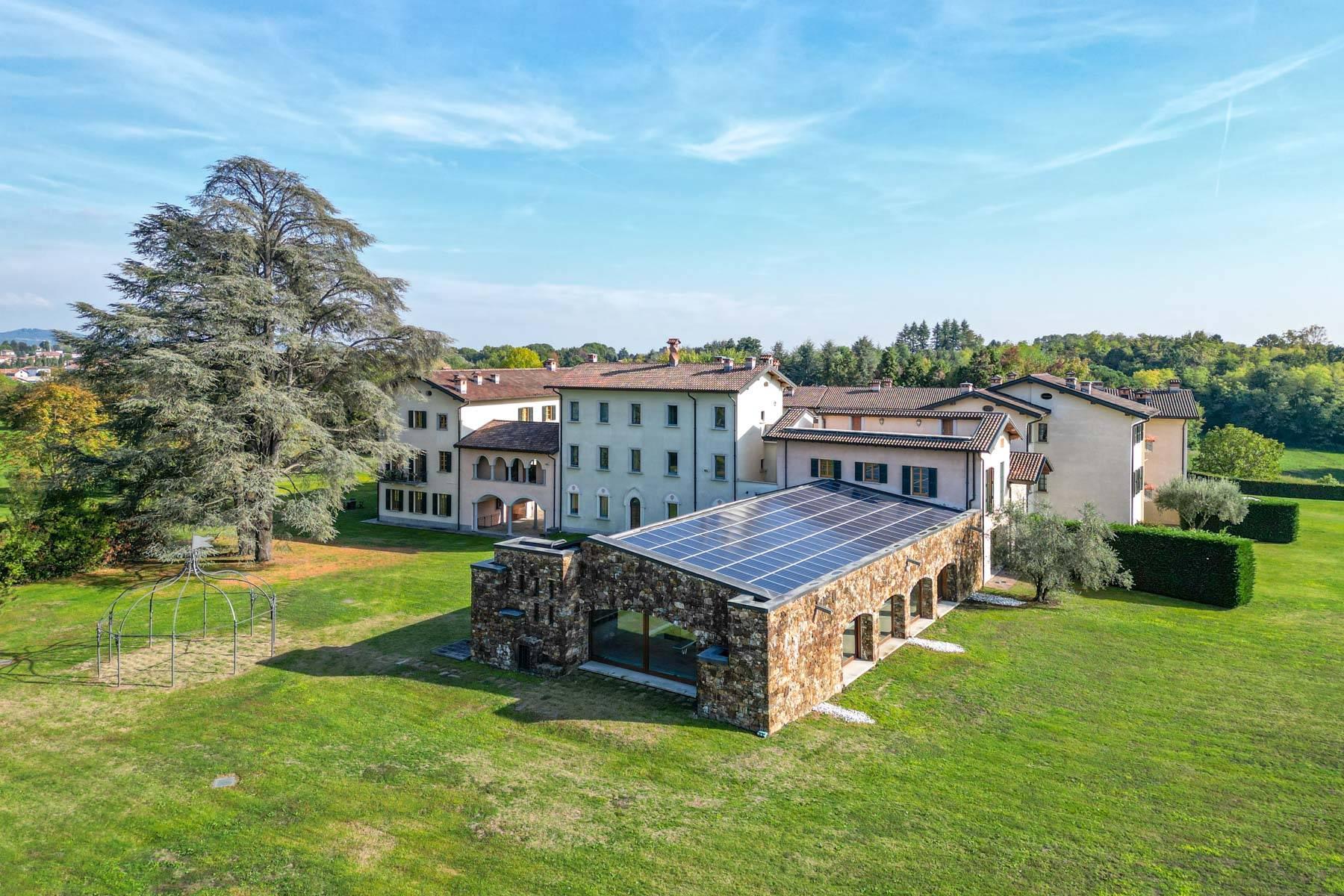 Elegant residential compound immersed in a perfectly groomed private park close to Como - 32
