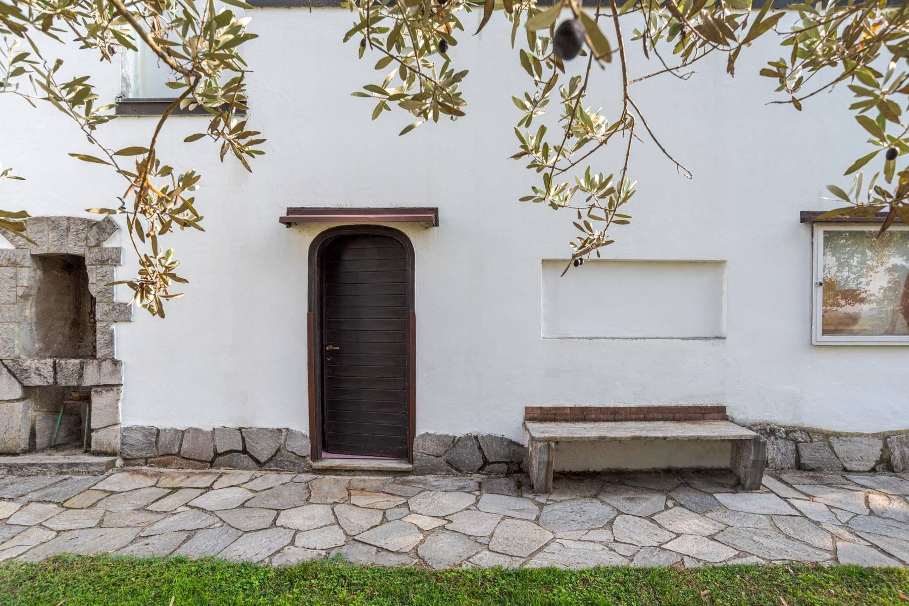 Villa historique en style rationaliste avec jardin et île privée - 13