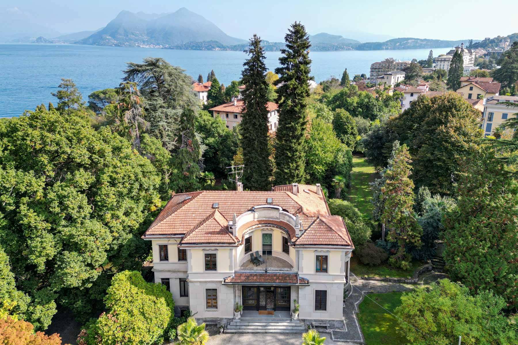 Enchanting Art Nouveau villa immersed in a splendid centuries-old park in the heart of Stresa - 1