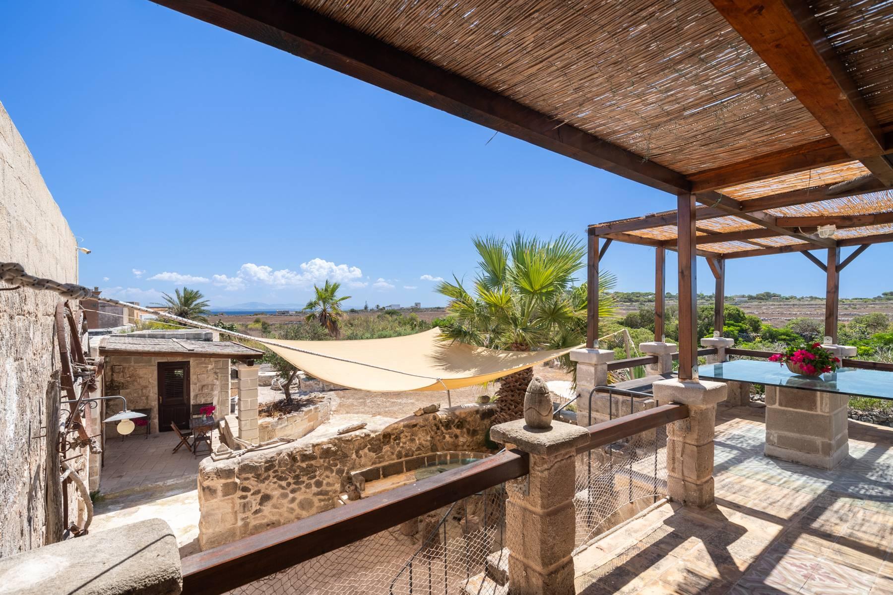 Splendid property on the island of Favignana consisting of two houses and an annex immersed in a typical garden with Mediterranean scrub and fruit trees and a stone's throw from Cala San Nicola - 11