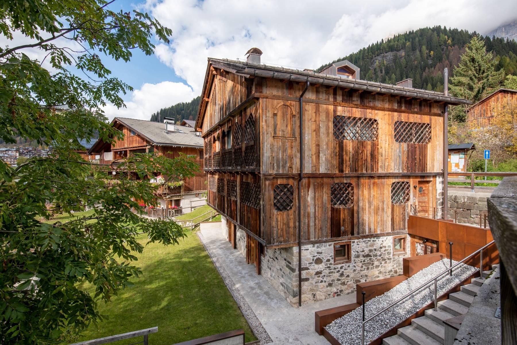 Hoch effizientes Penthouse in einem restaurierten historischen Dolomiten-Tabià - 2