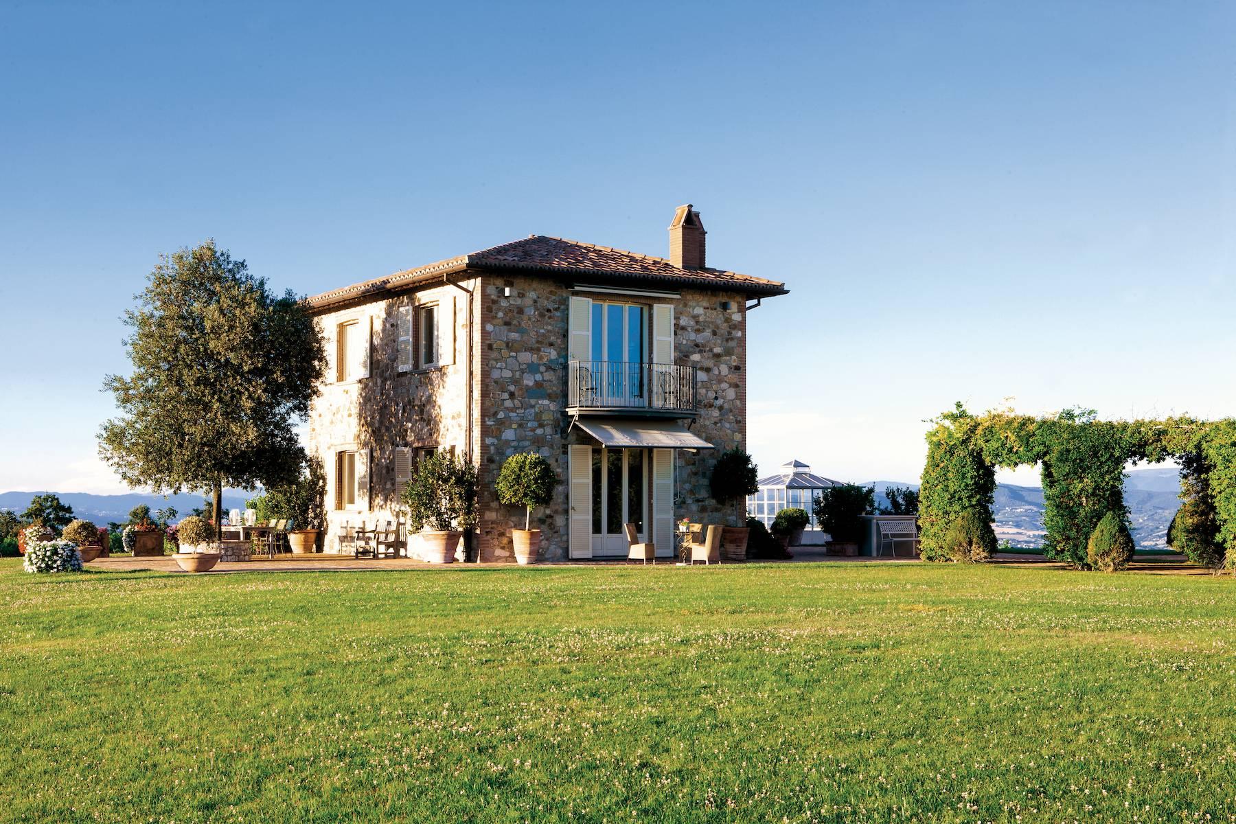 Dreamy villa hidden among the Umbrian hills - 6
