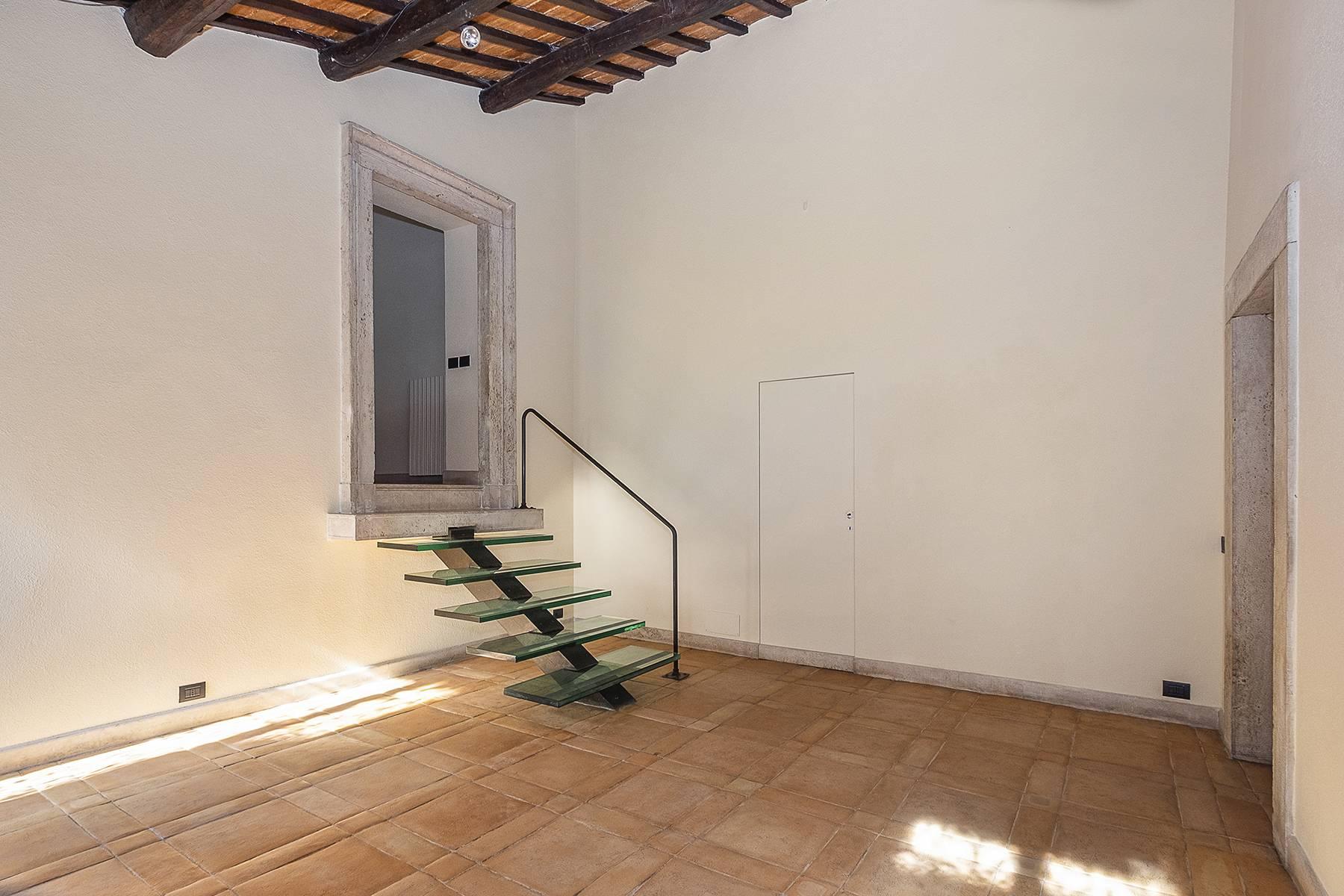 Esclusivo appartamento in centro storico con vista sui tetti di Roma - 16