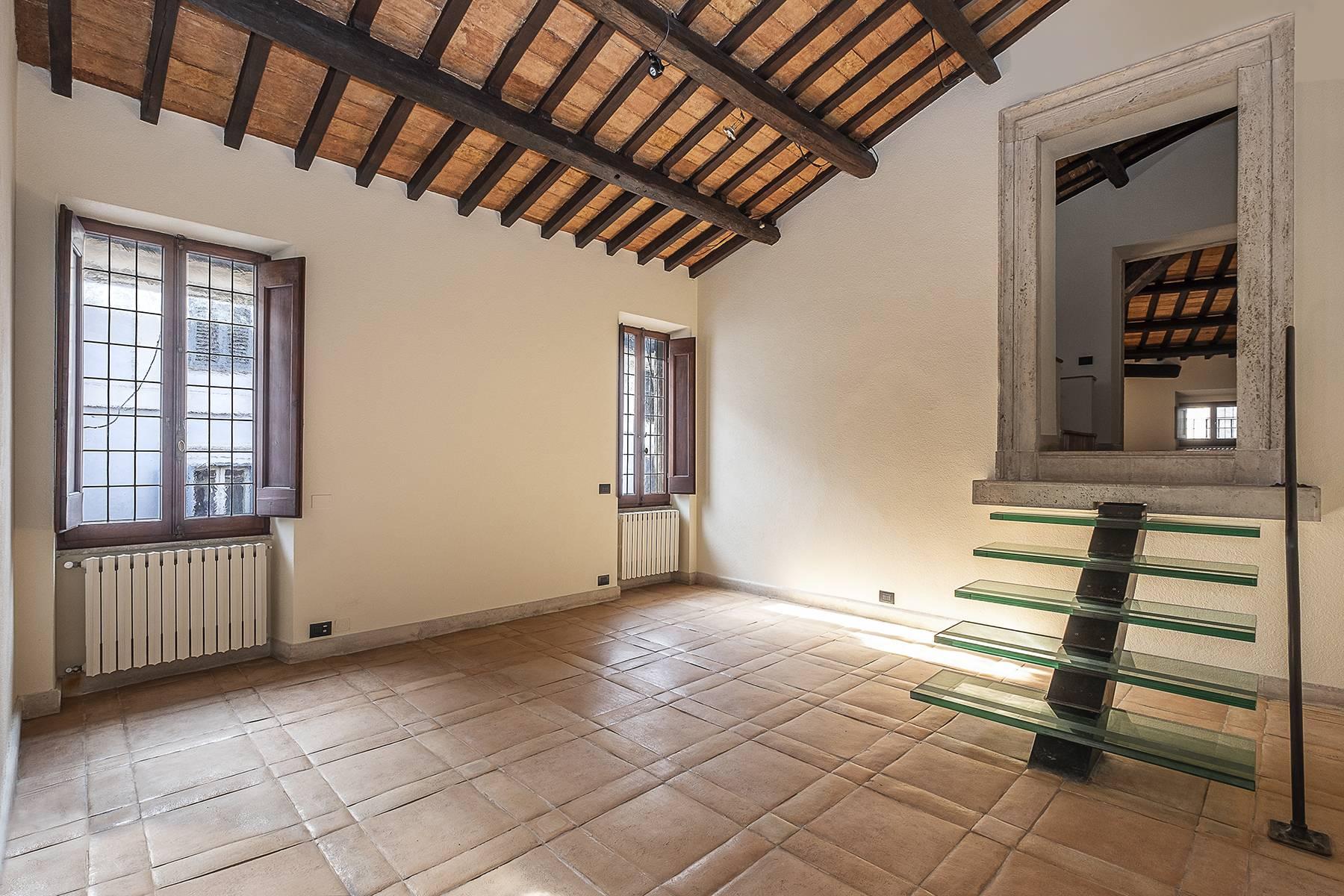 Esclusivo appartamento in centro storico con vista sui tetti di Roma - 6