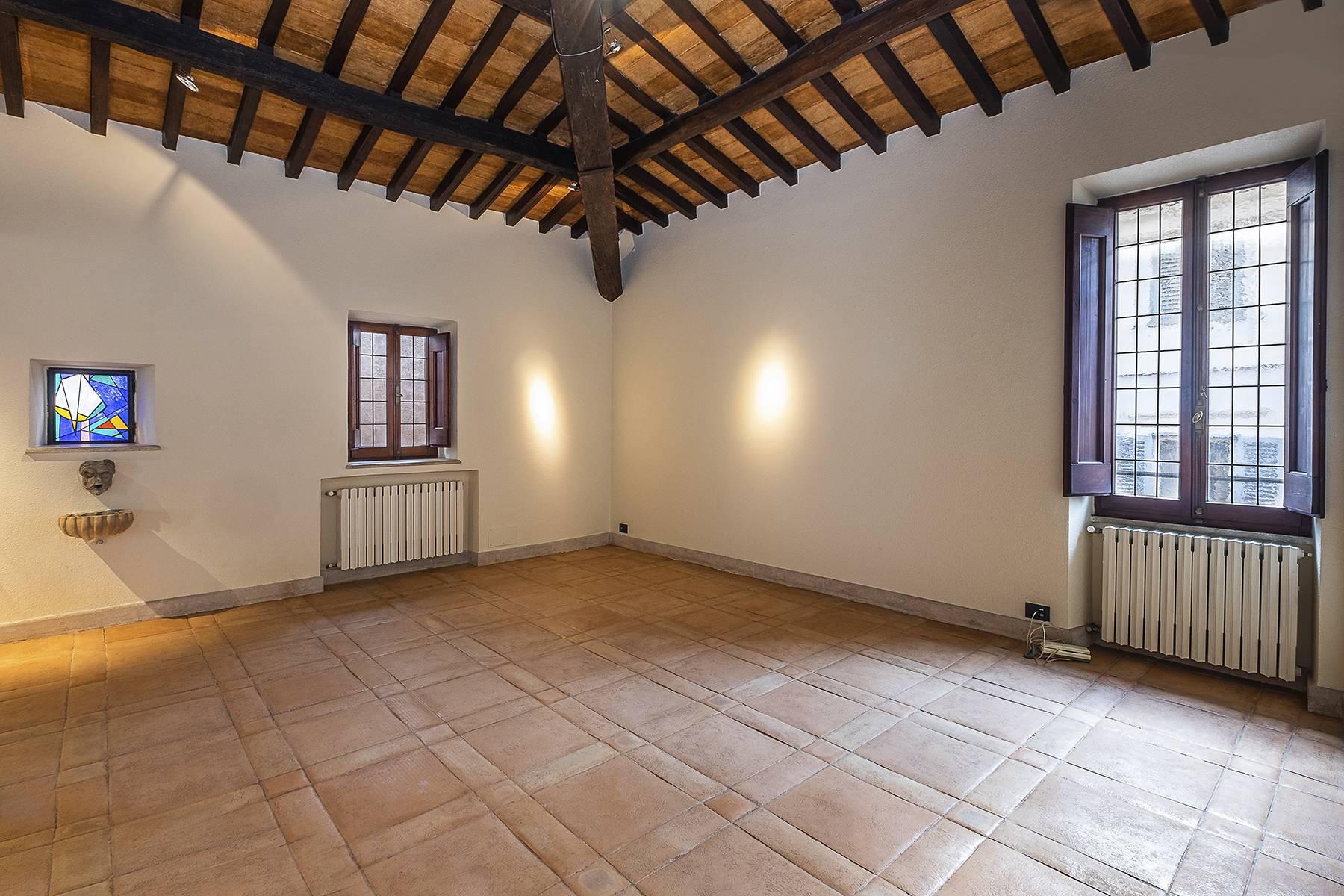 Esclusivo appartamento in centro storico con vista sui tetti di Roma - 8