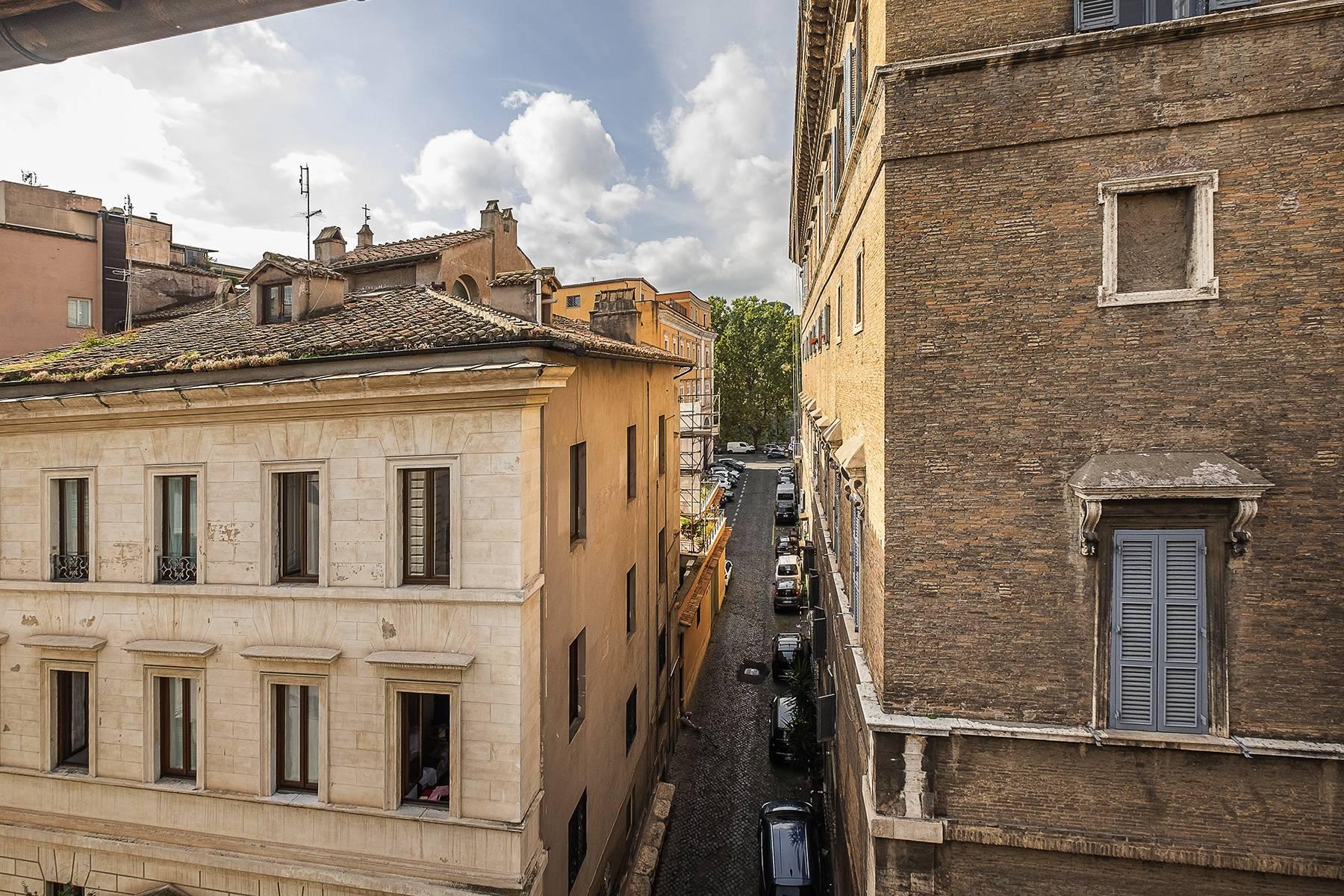 Rare top floor apartment  with unique views on via Giulia - 9