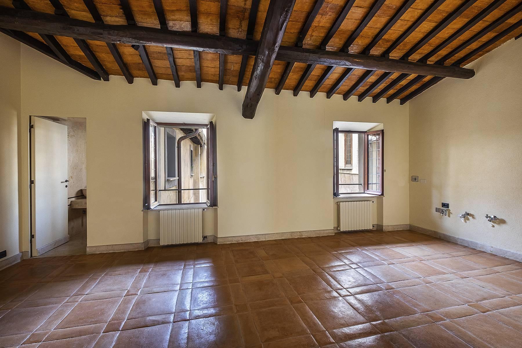 Rare top floor apartment  with unique views on via Giulia - 22
