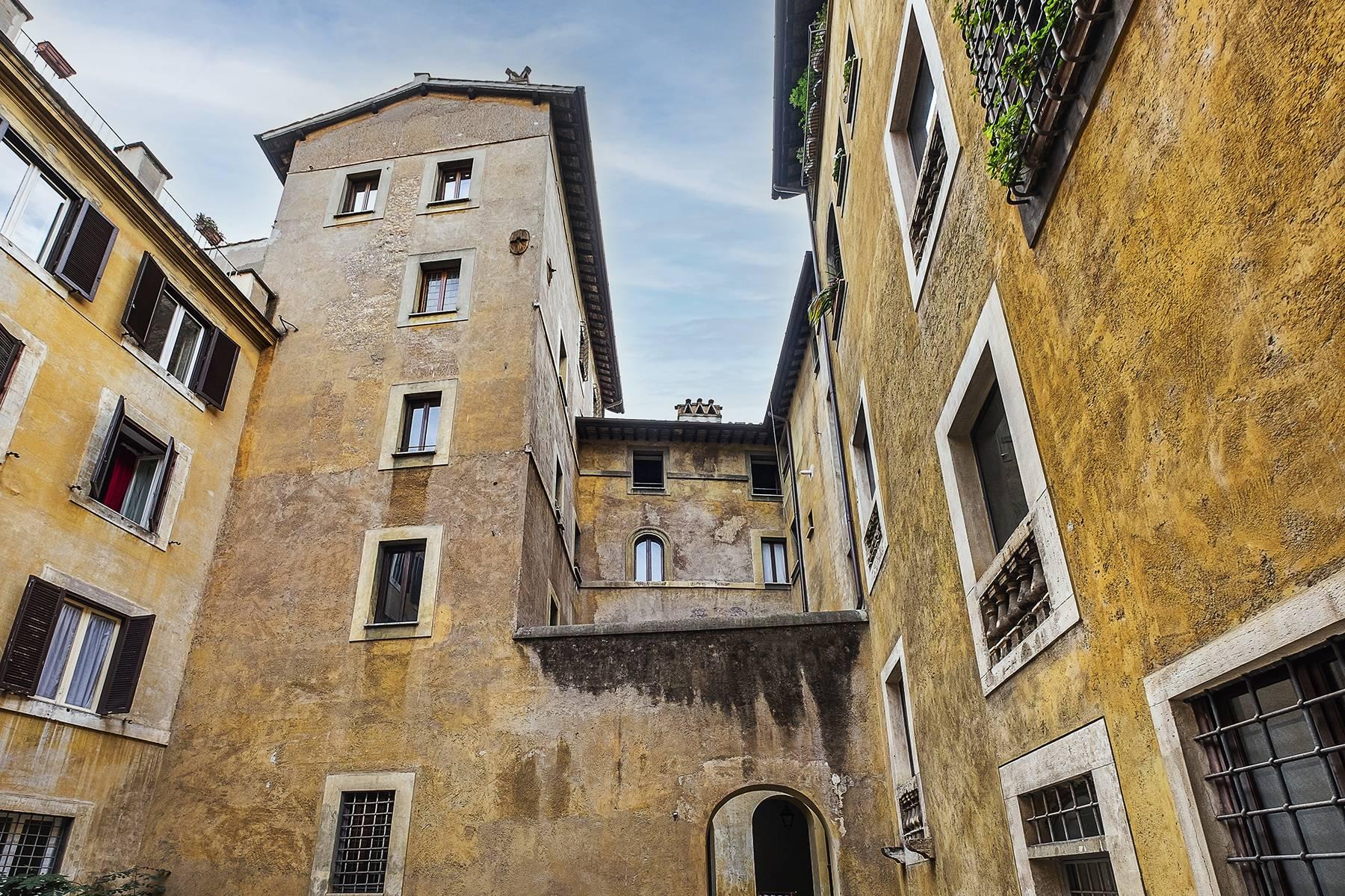 Esclusivo appartamento in centro storico con vista sui tetti di Roma - 17