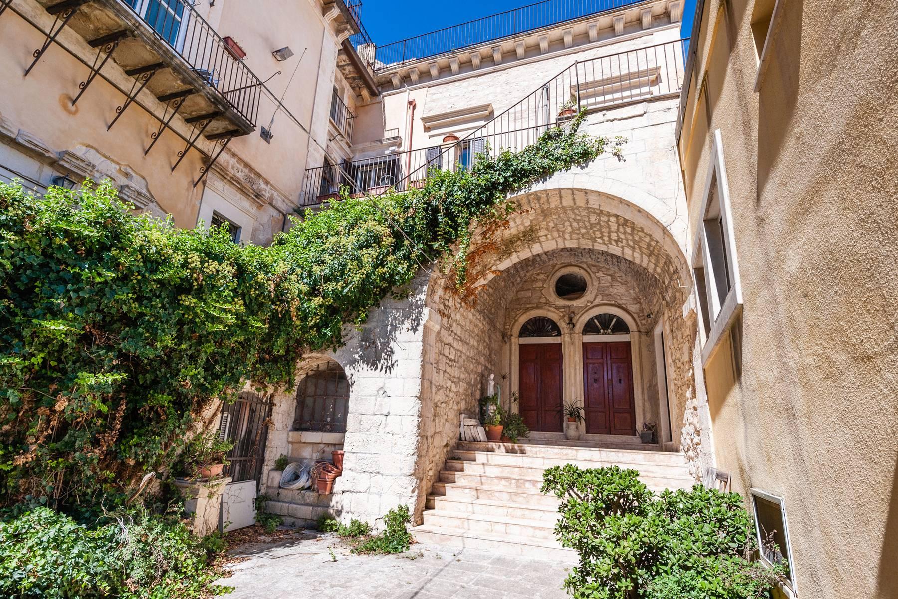 House with terrace in the historic center of Modica - 2