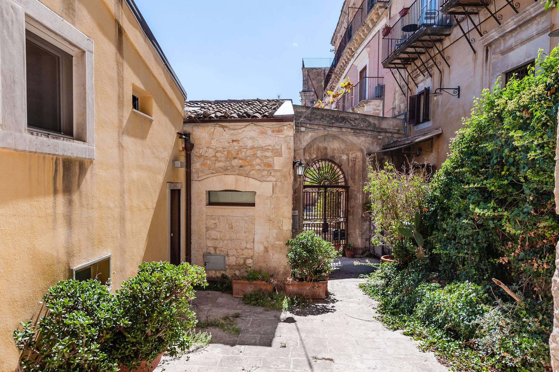 House with terrace in the historic center of Modica - 11