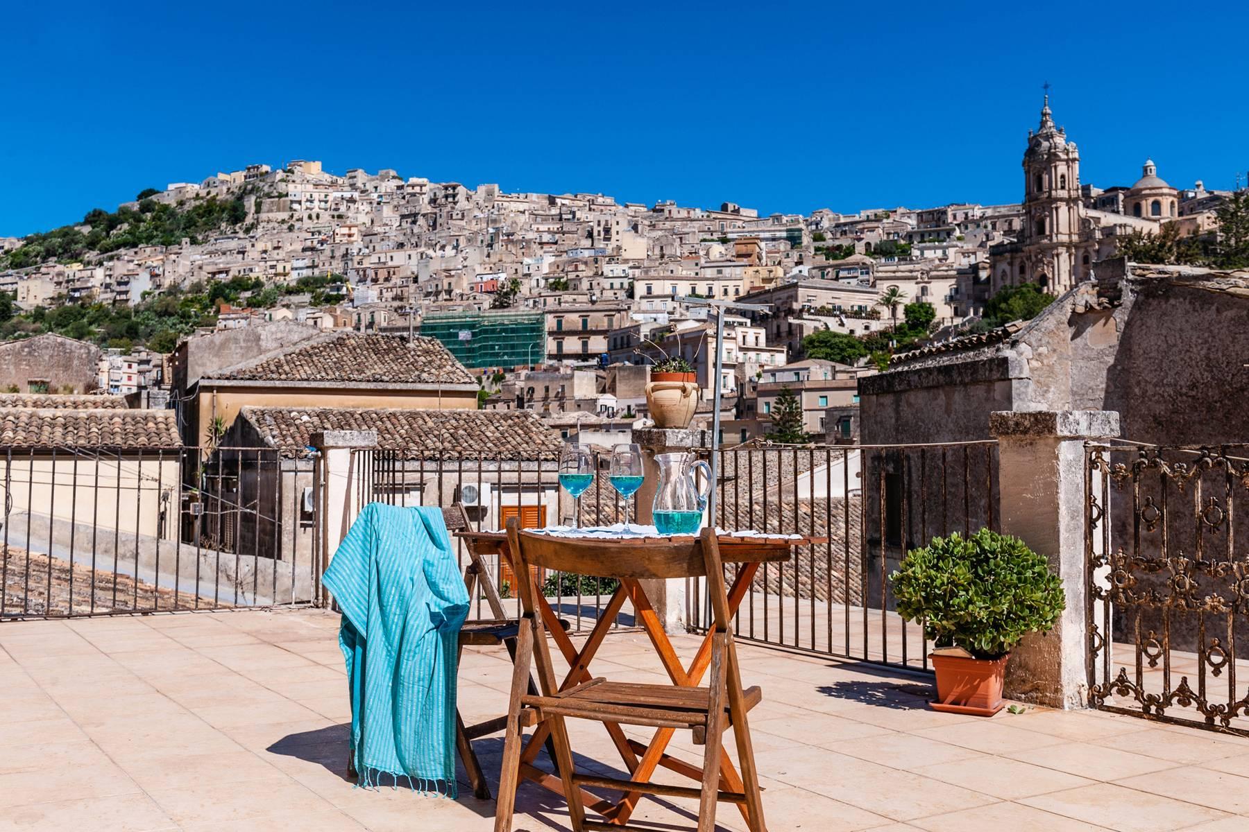 House with terrace in the historic center of Modica - 16